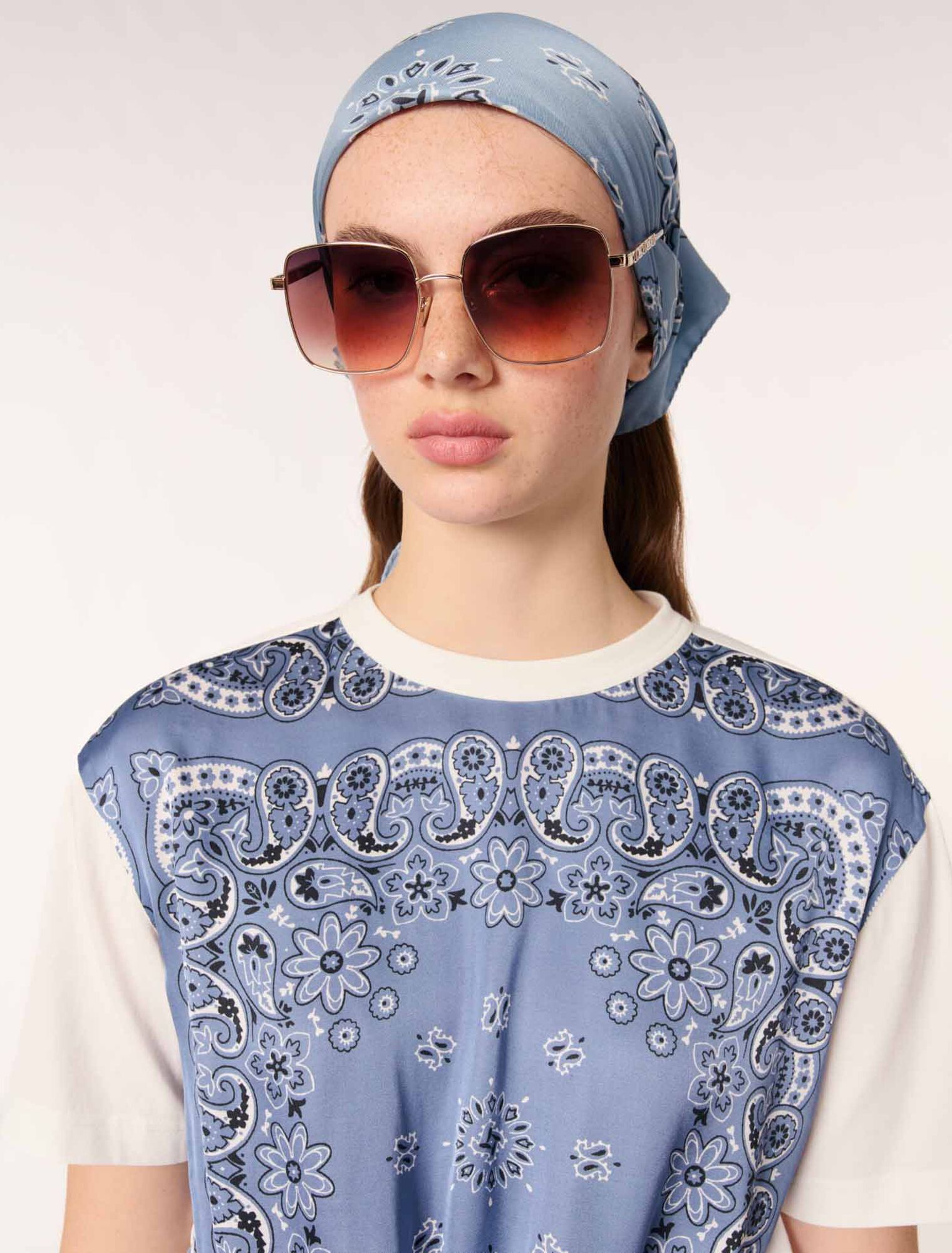 Camiseta anudada con estampado