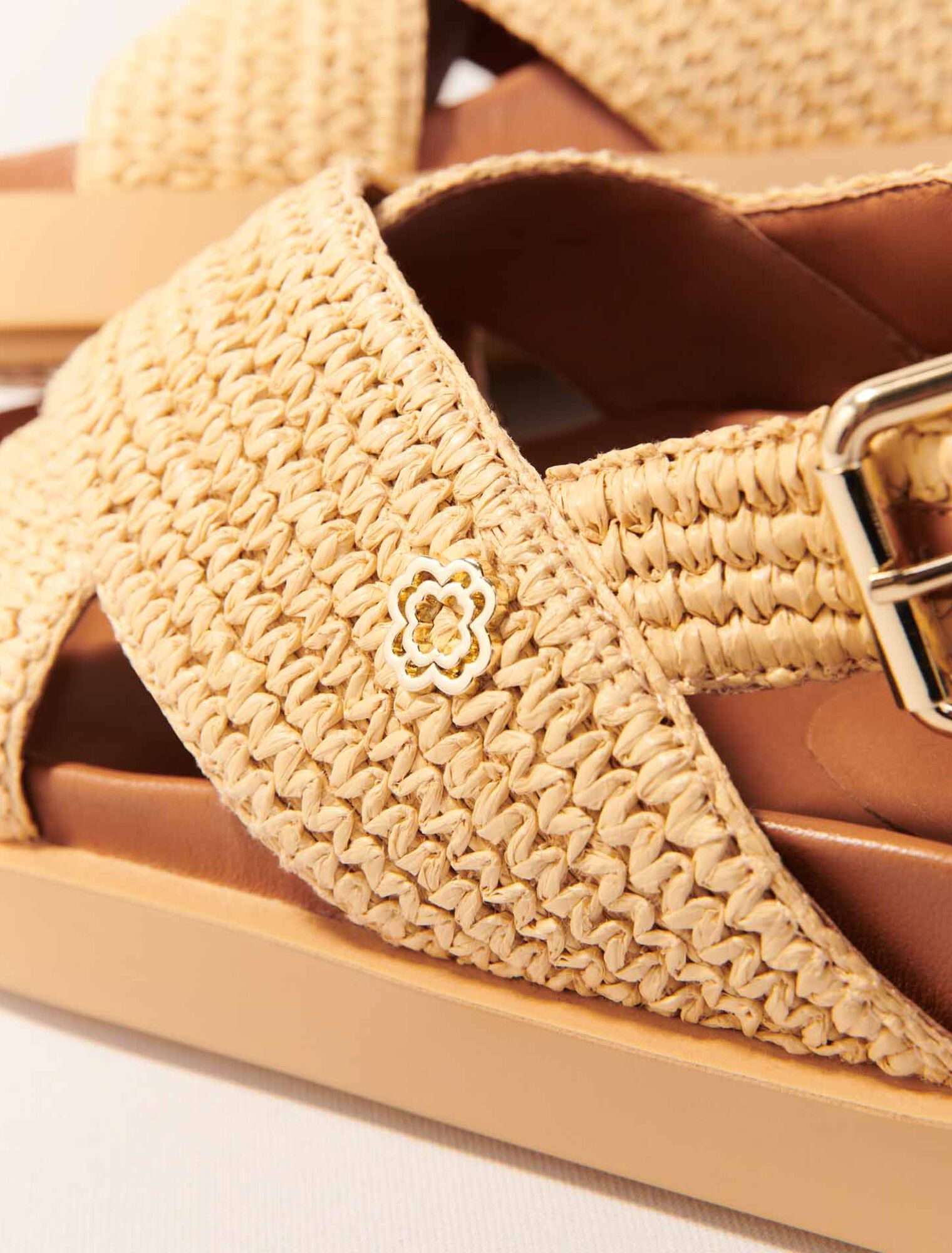 Sandalias planas efecto rafia