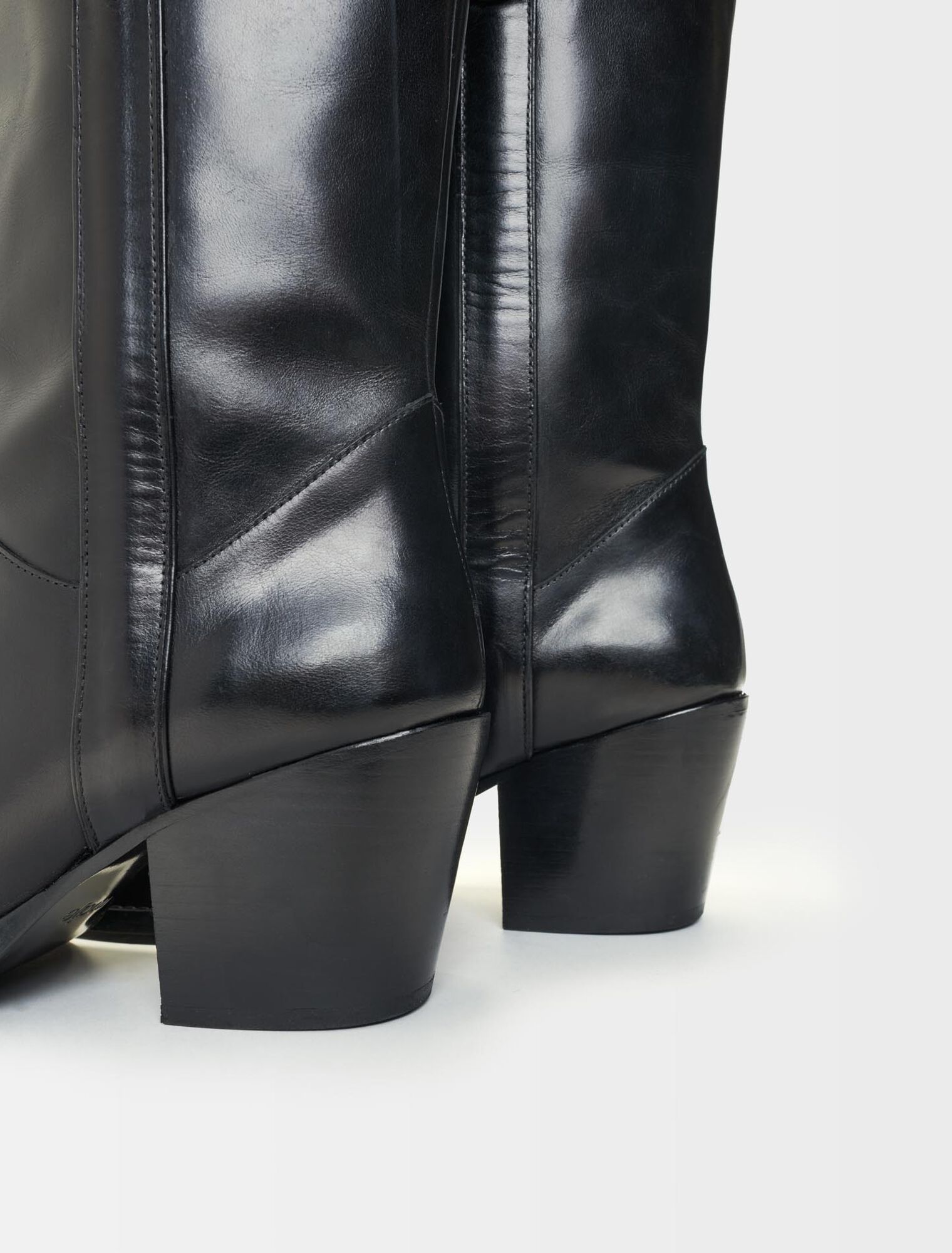 Botas de piel con tacón