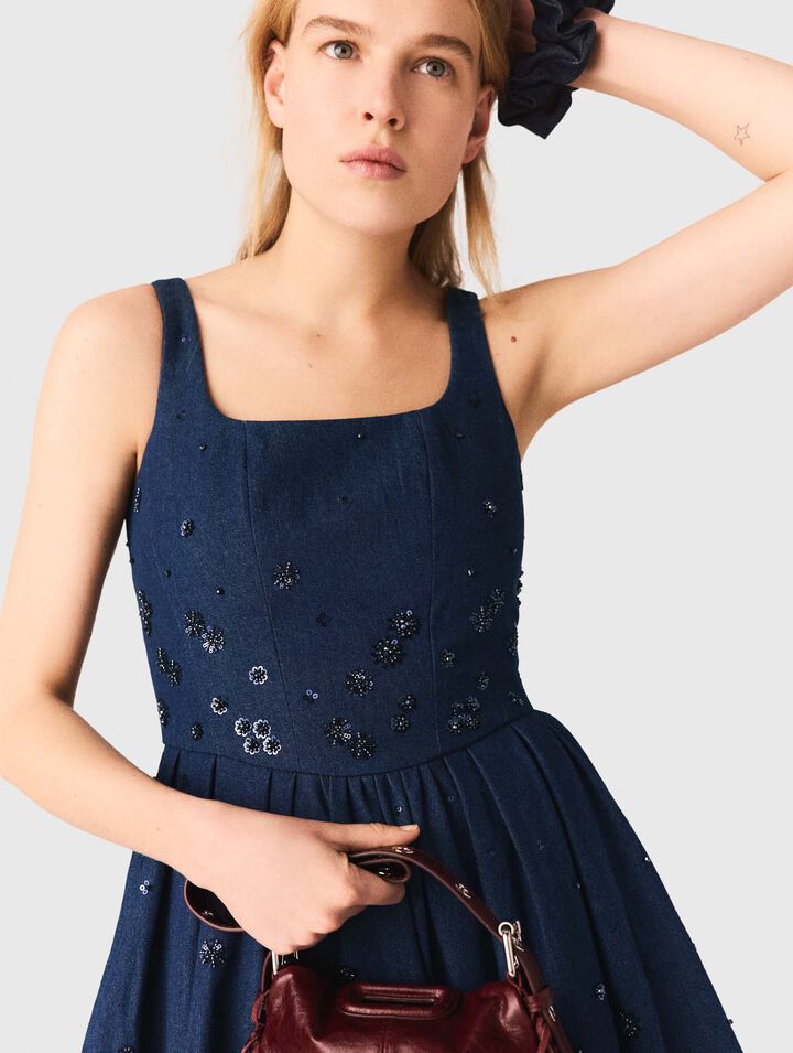 Vestido acampanado de denim bordado