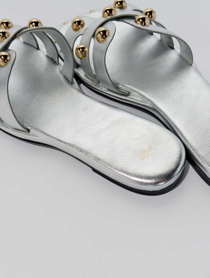 Mules de piel con tachuelas