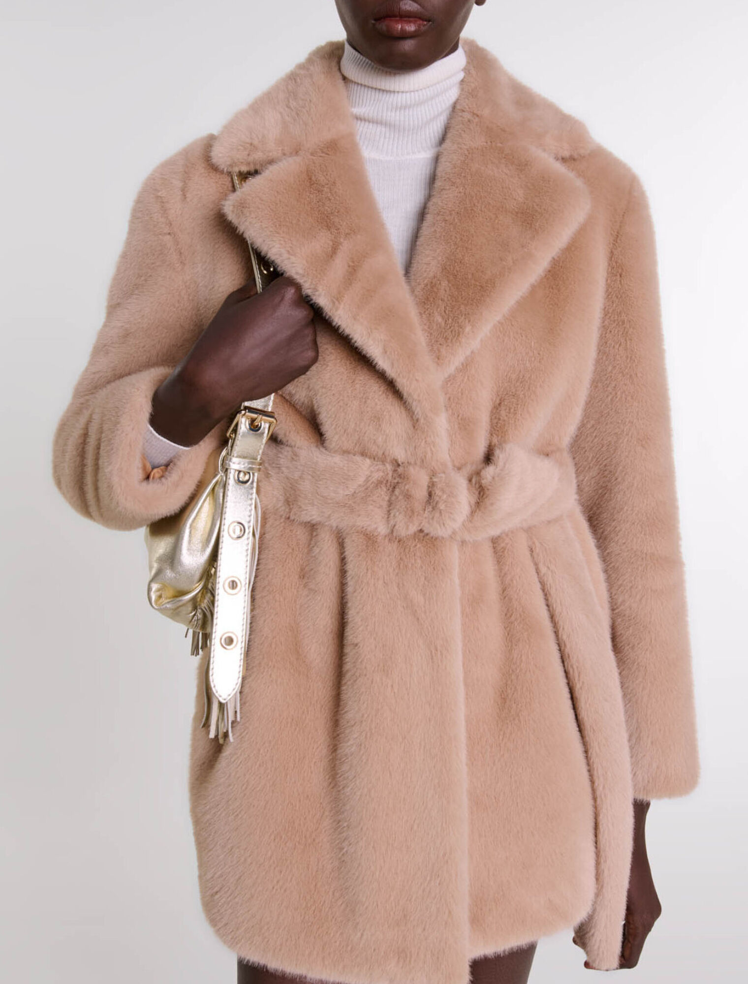Abrigo de piel sint&eacute;tica