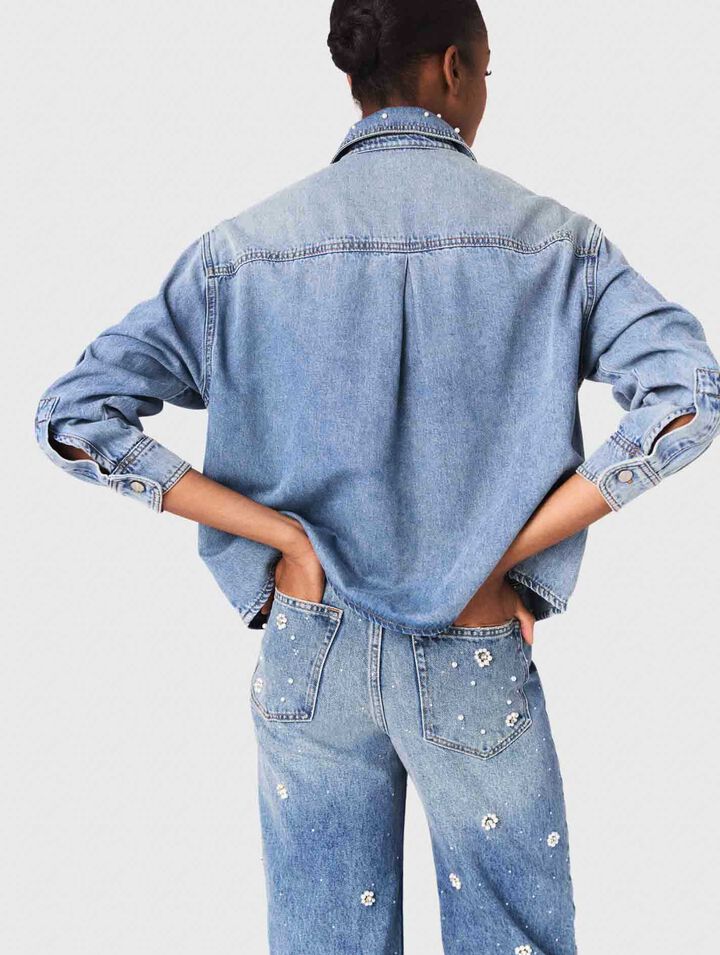 Camisa vaquera con perlas bordadas