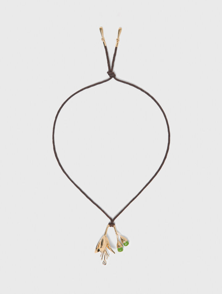 Collar con cord&oacute;n.