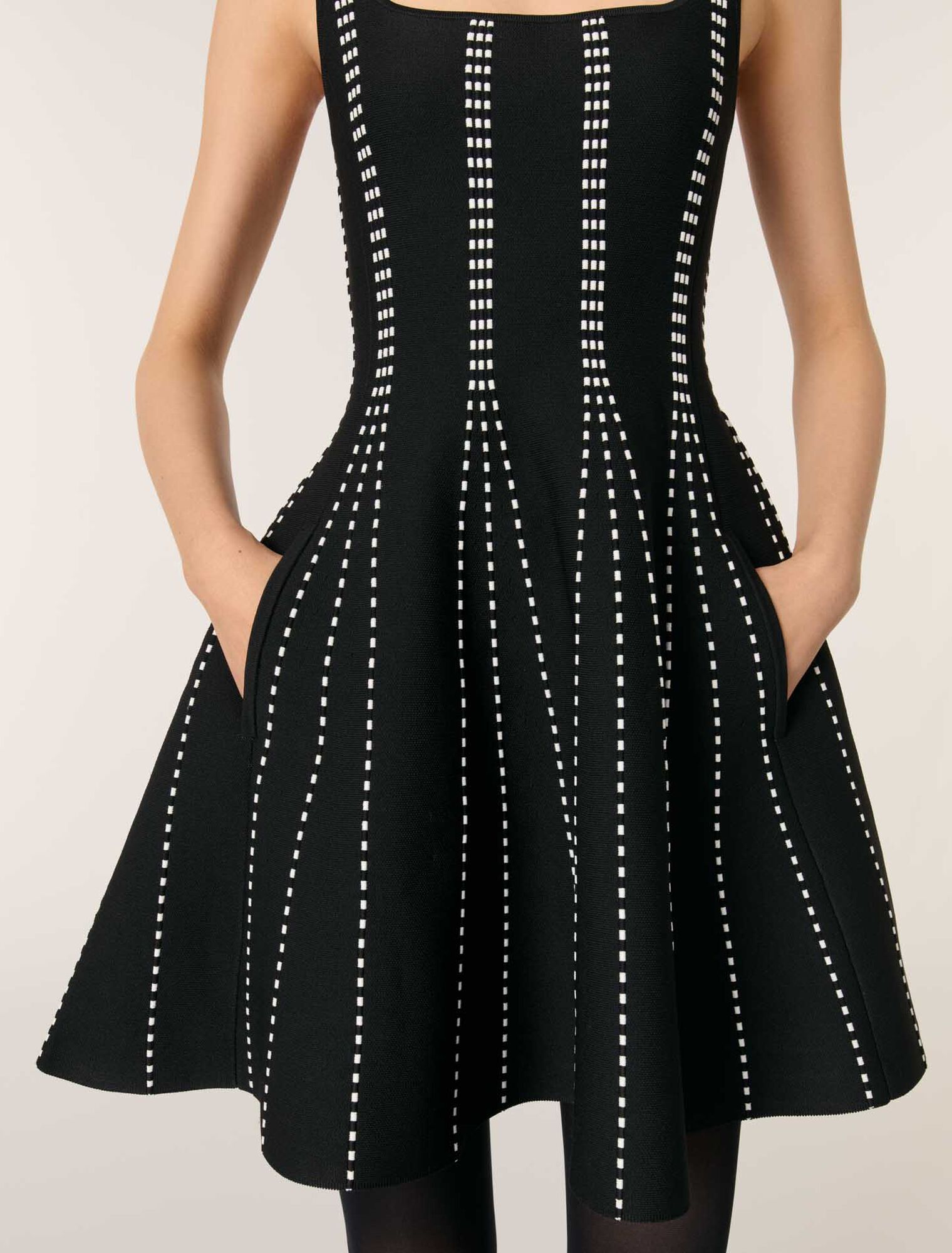Vestido corto de punto jacquard