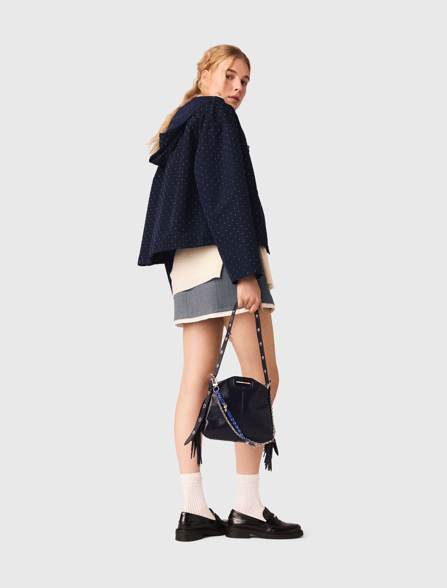 Cortavientos capucha y brillantes