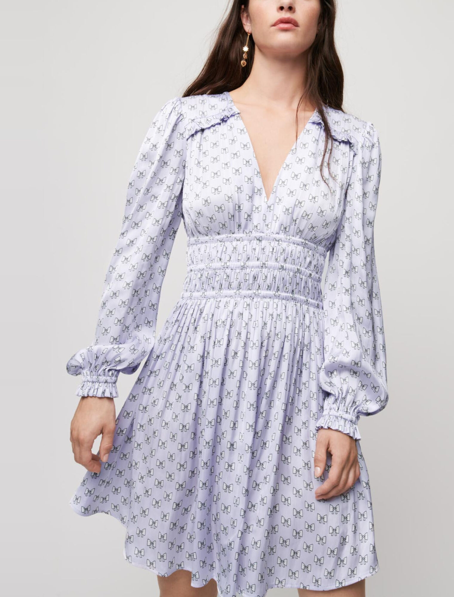 Vestido de raso con volantes