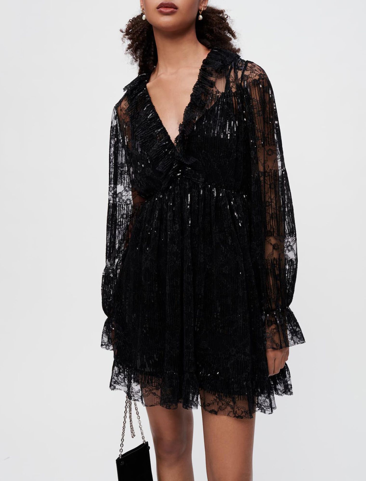 Vestido negro de encaje plisado