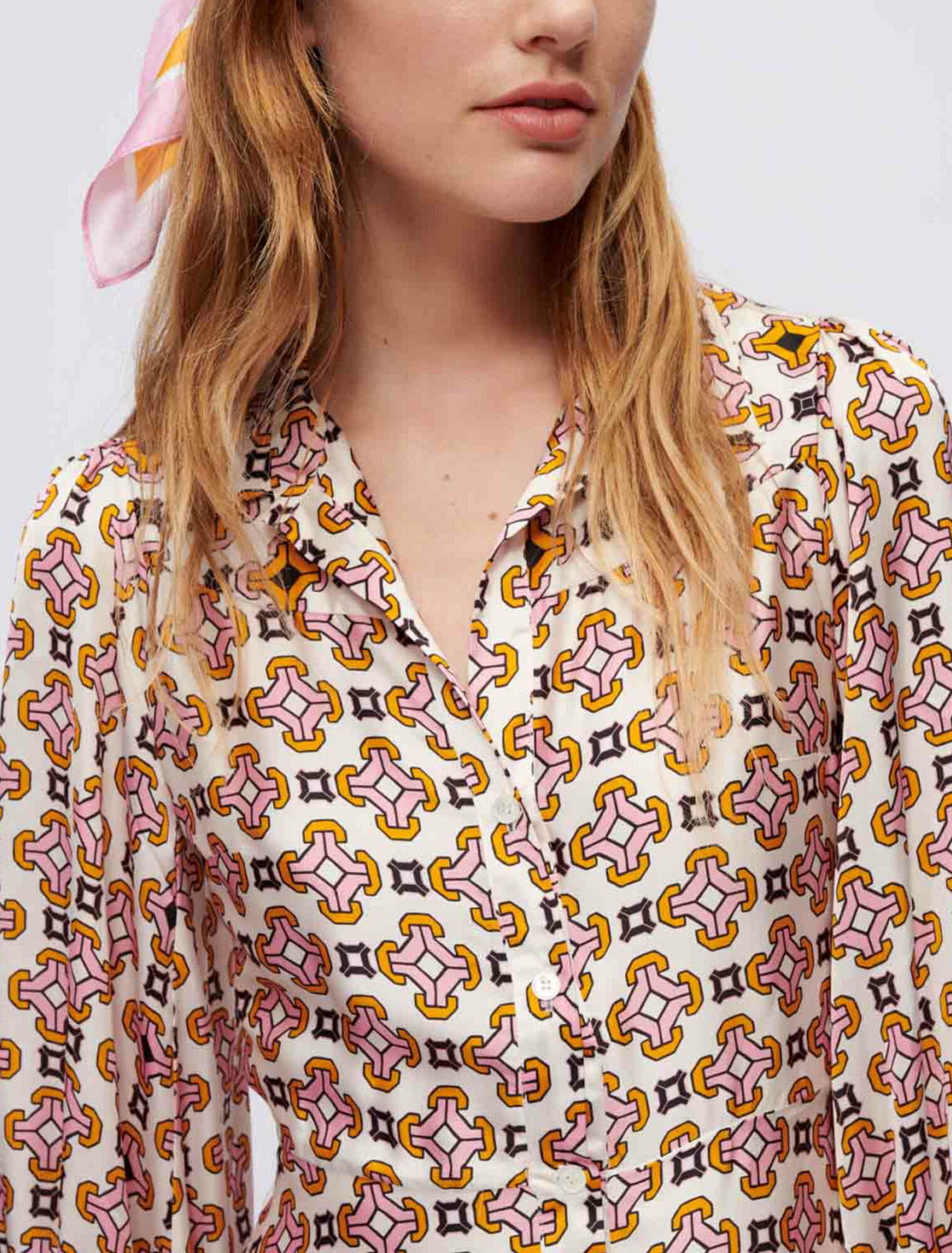 Vestido camisero de satén estampado