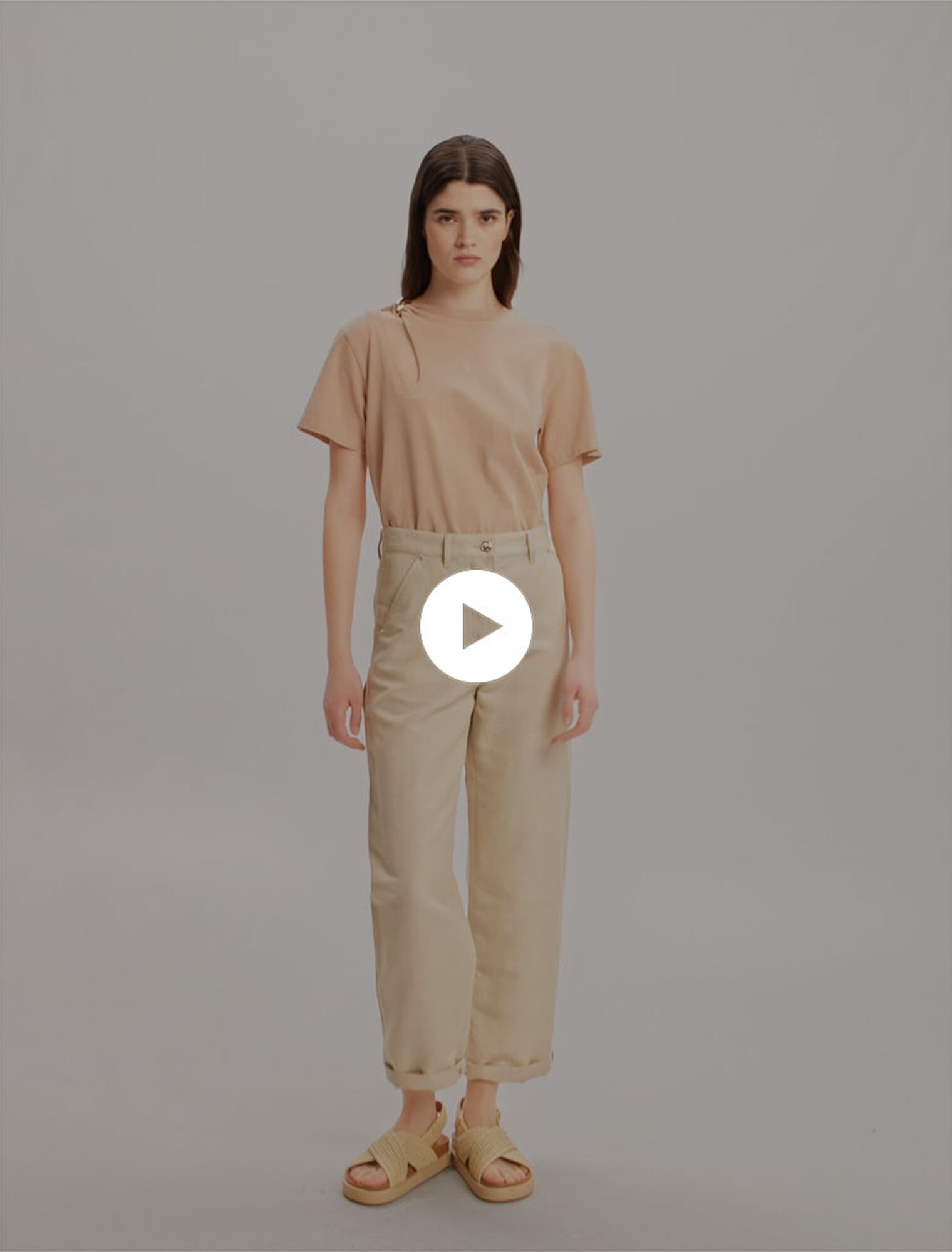 Camiseta con detalle de joya