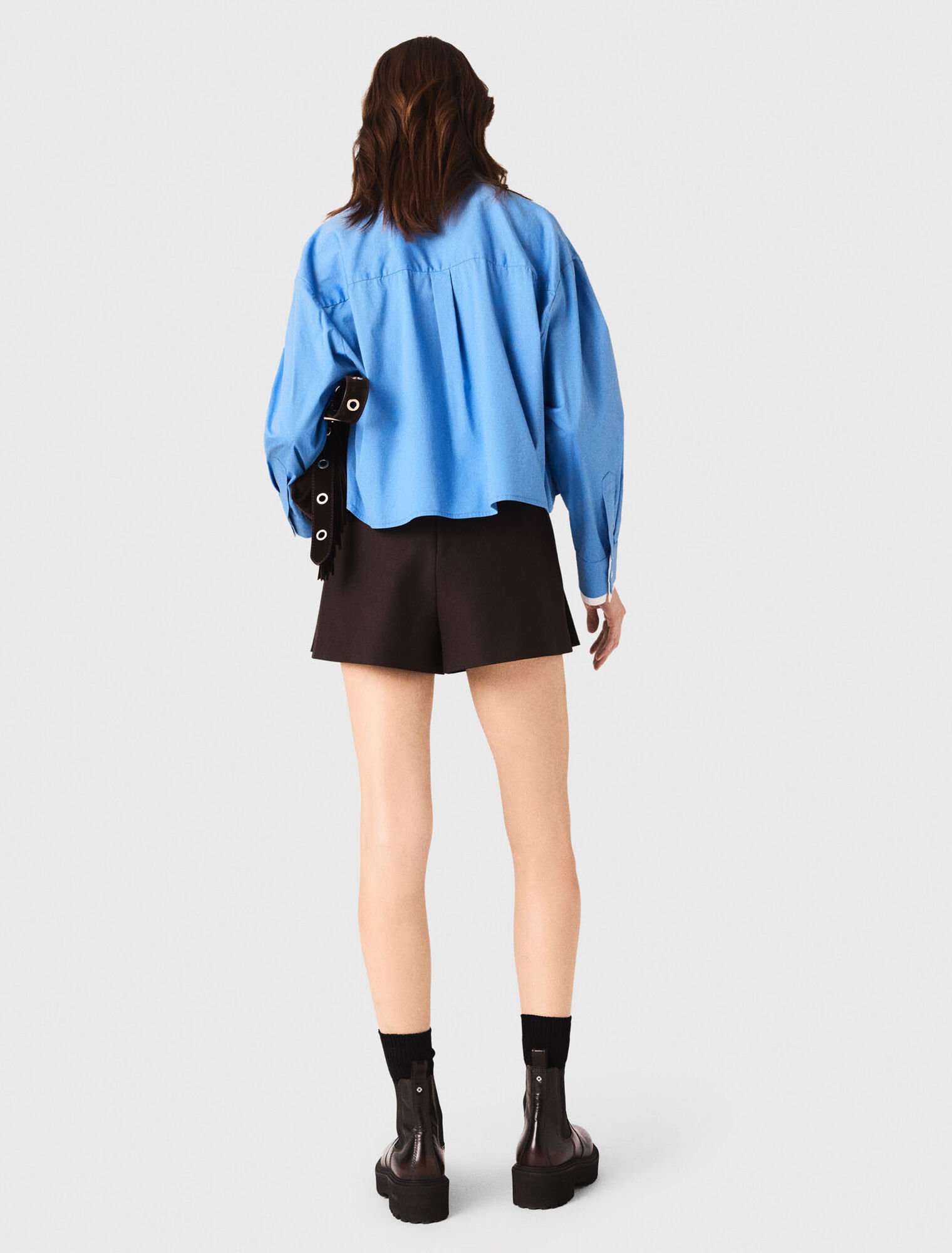 Camisa con joya desmontable