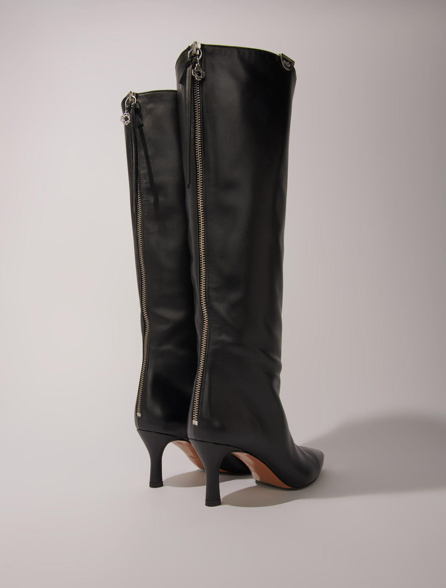 Botas de cuero con puntera fina