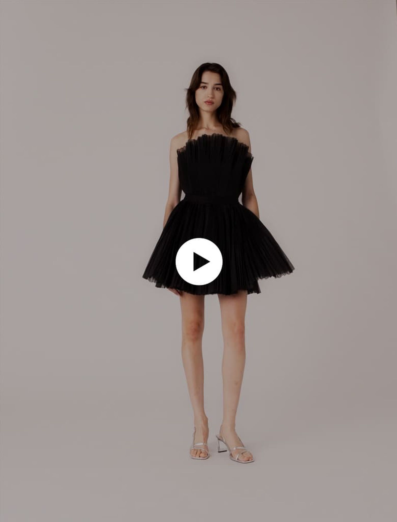 Vestido con corpiño de tul y organza