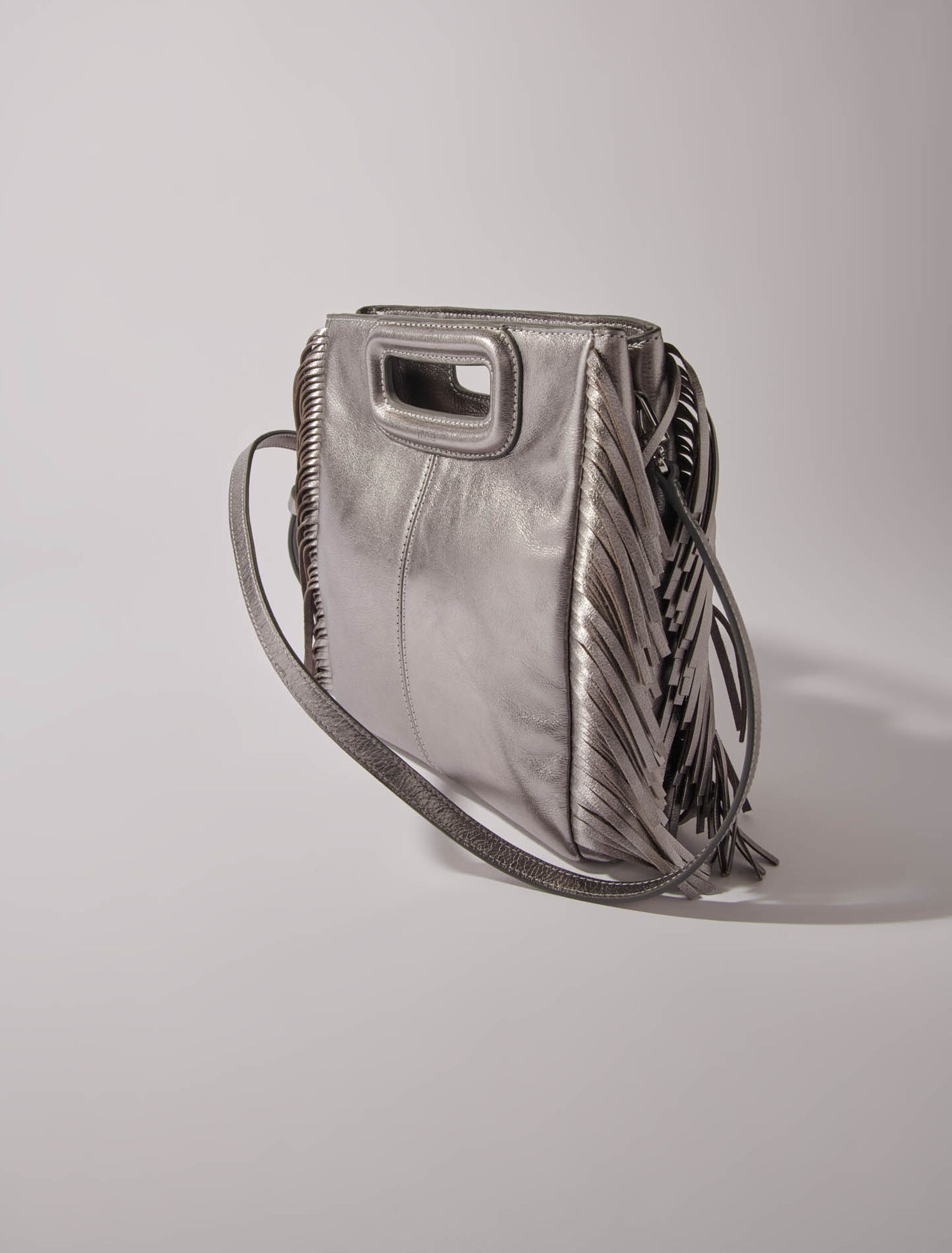 Bolso M de cuero gun metalizado