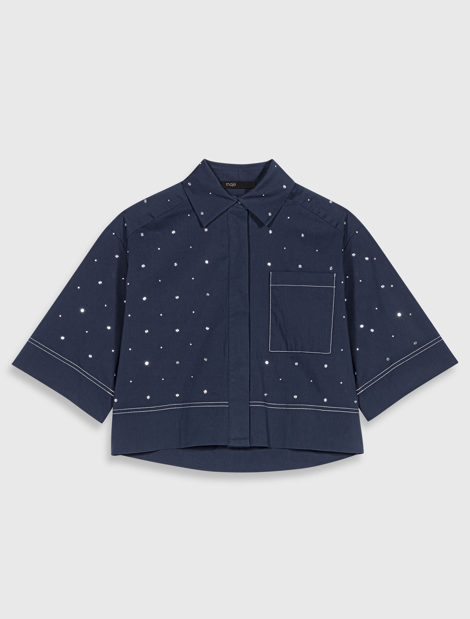 Camisa cropped con tachuelas