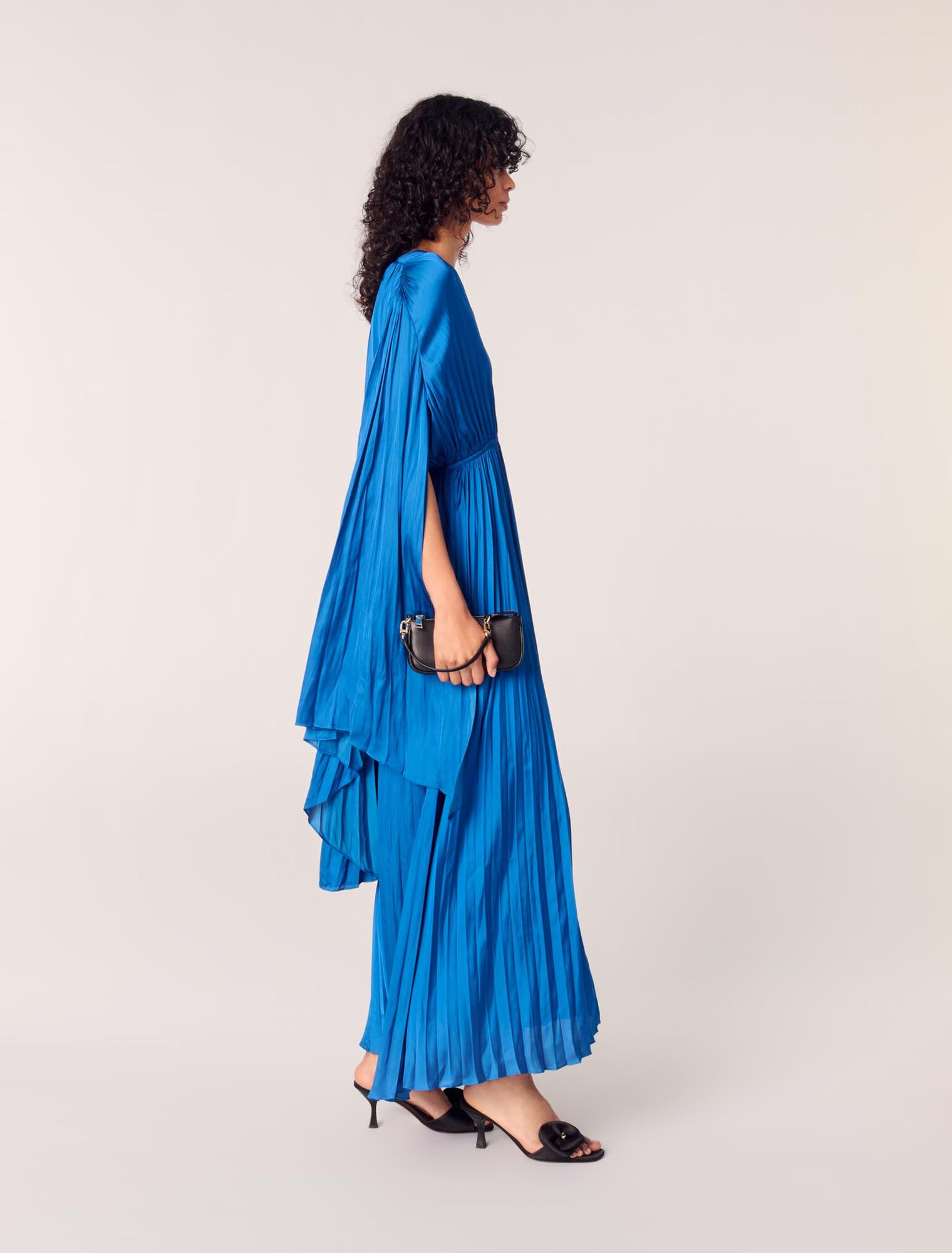 Vestido largo con capa satinado