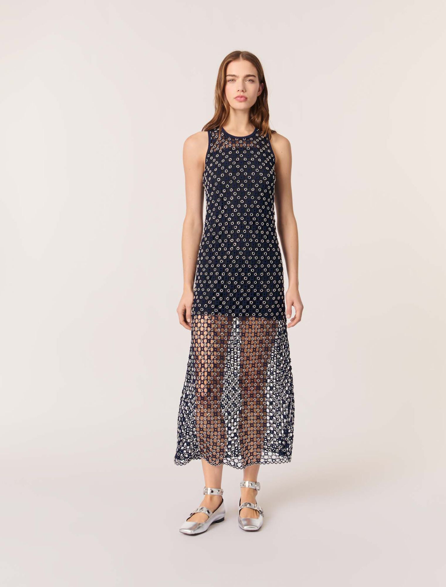 Vestido largo de ganchillo con perlas