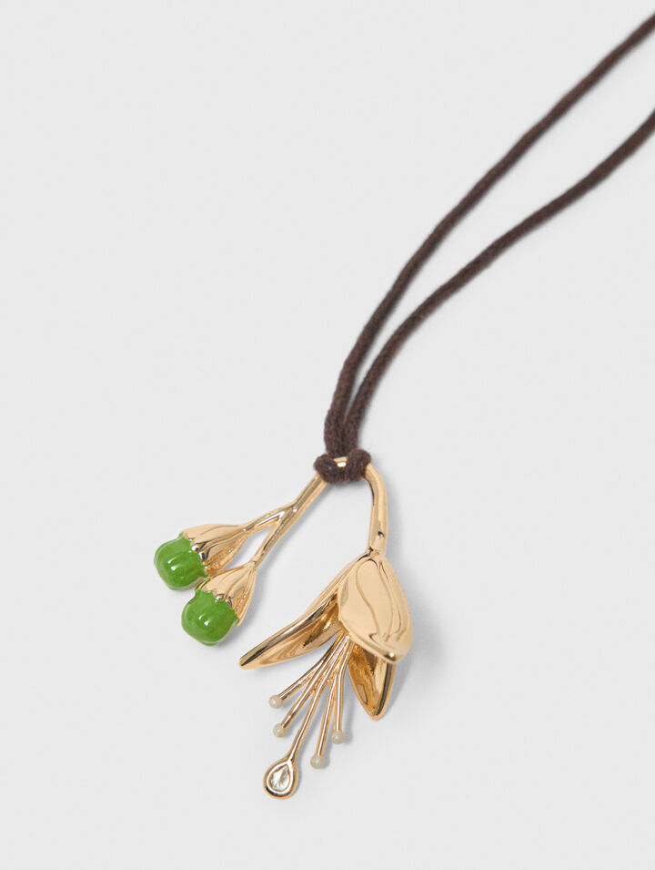 Collar con cord&oacute;n.