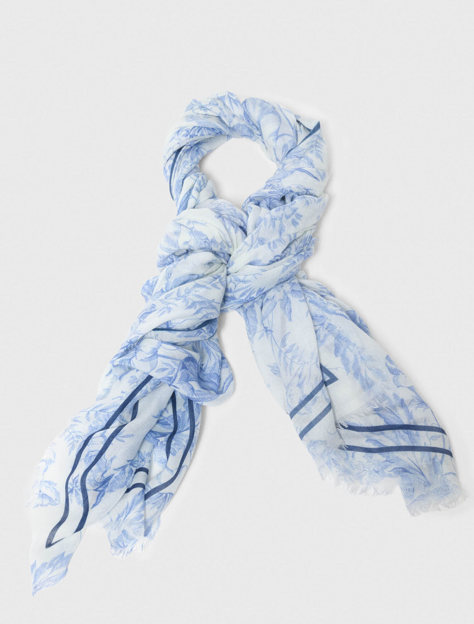 Chal de lana mixta estampado floral