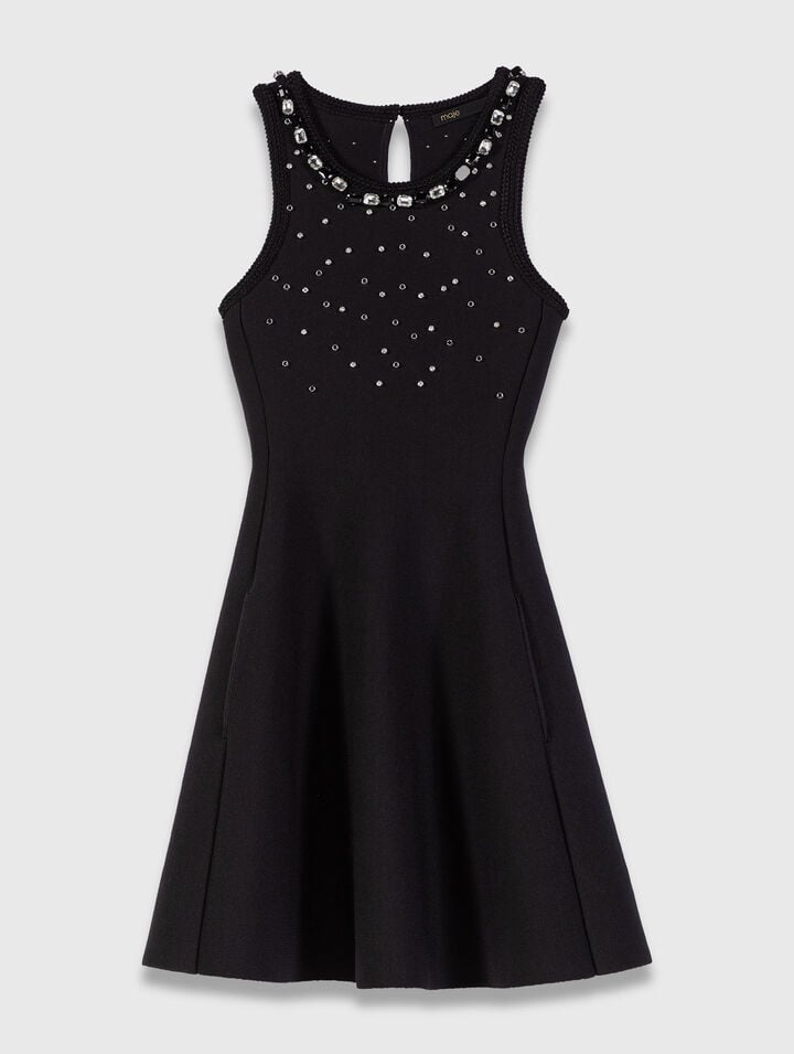 Vestido skater y detalles joya