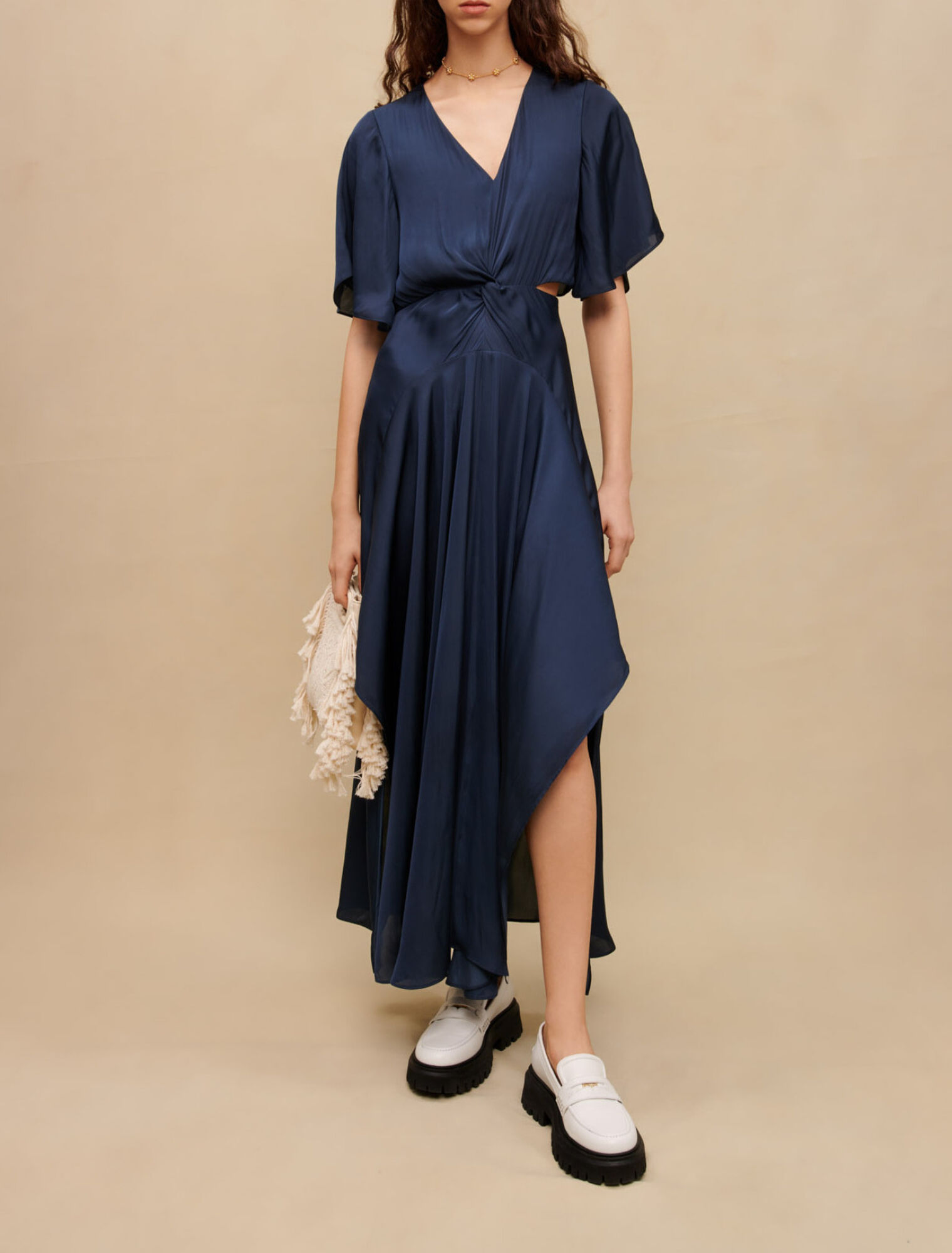 Vestido pañuelo de raso fluido