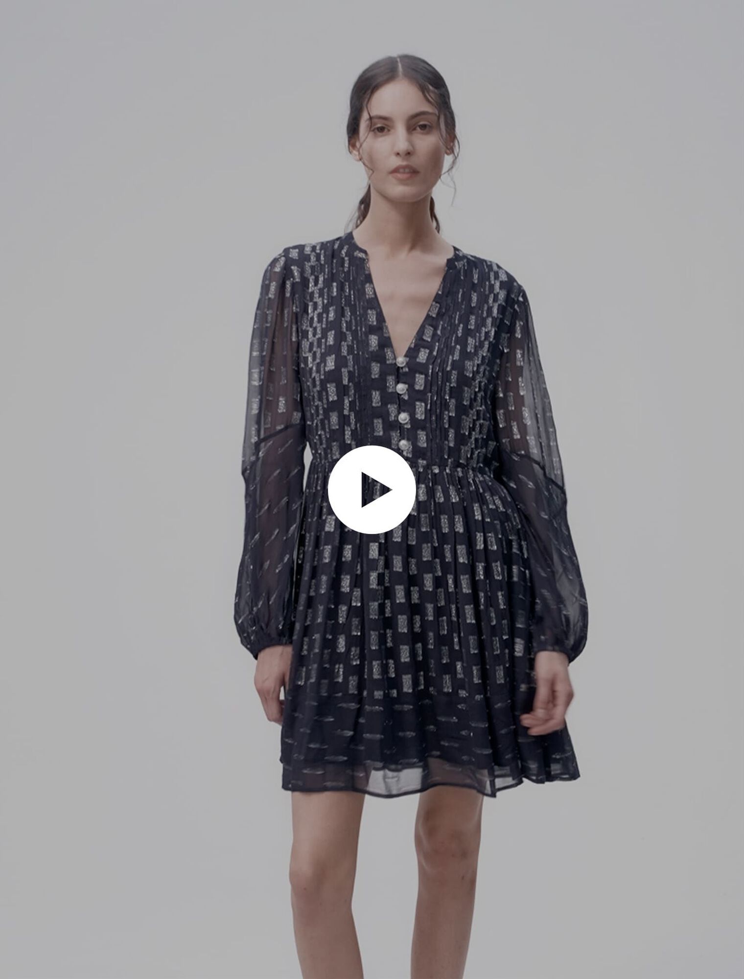 Vestido corto plisado motivo floral