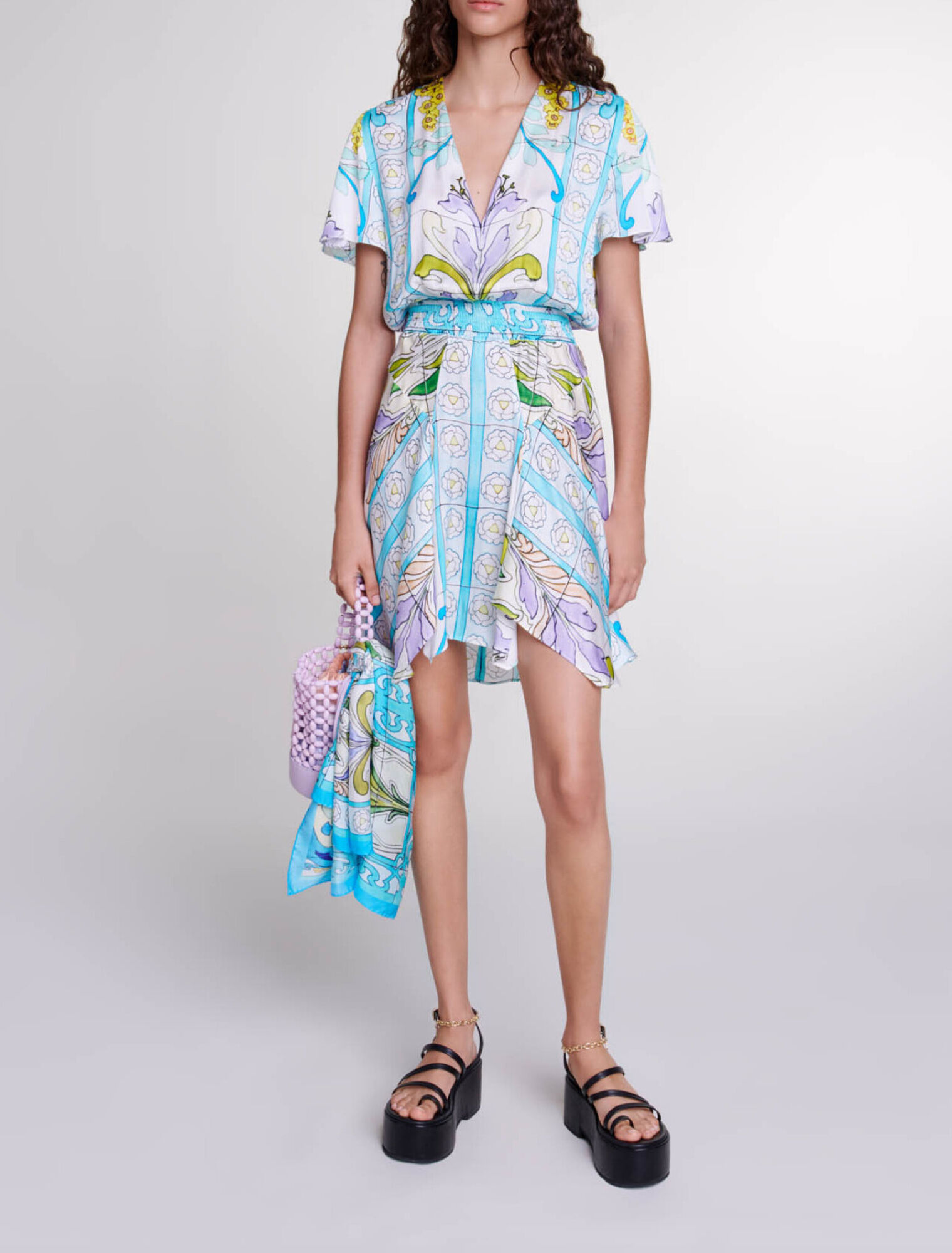 Vestido corto de satén estampado