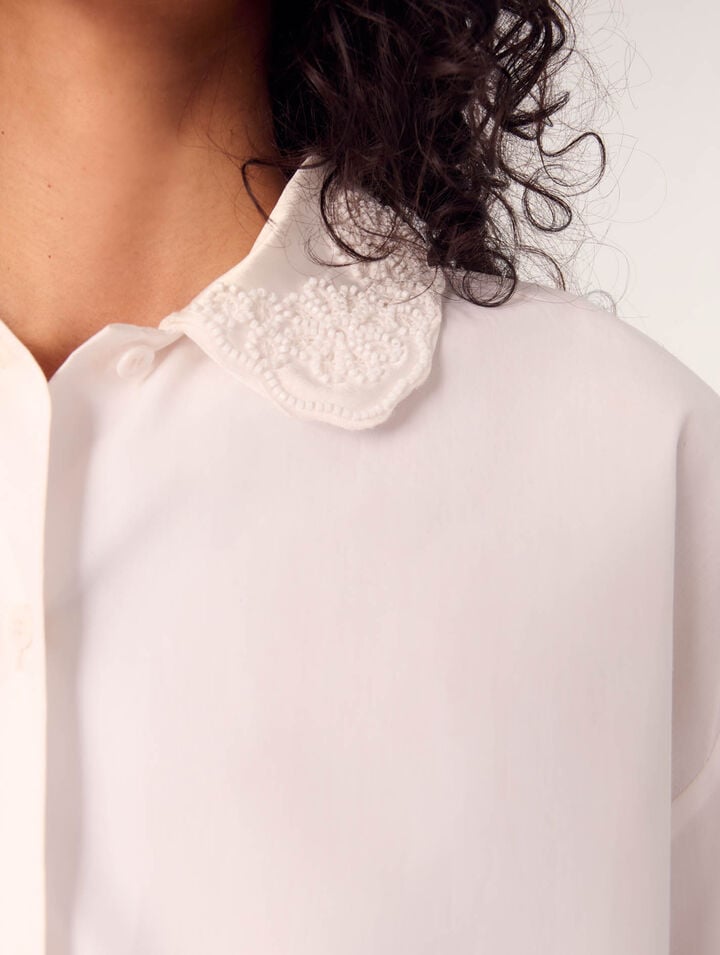 Camisa corta con cuello bordado