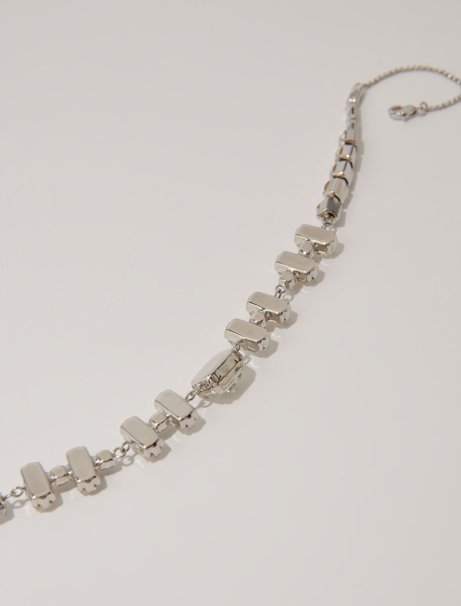 Collar gargantilla de strass plateado