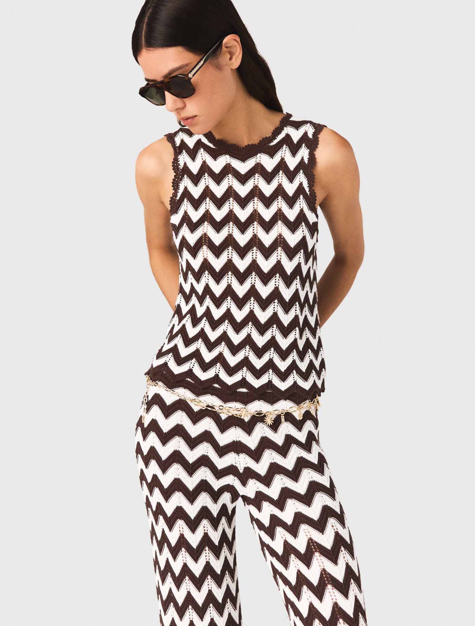 Top de ganchillo con motivo zigzag