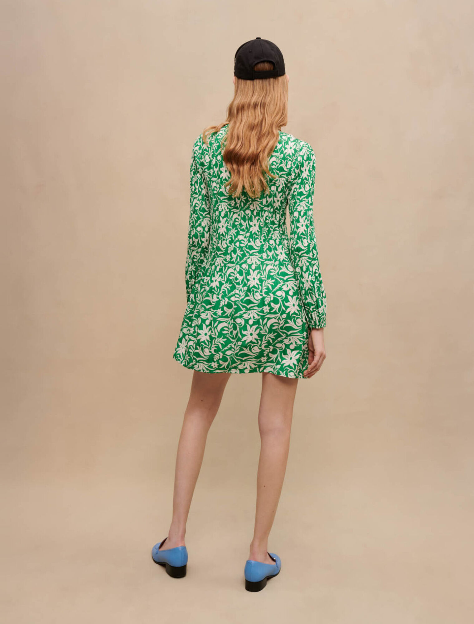 Vestido corto de manga larga