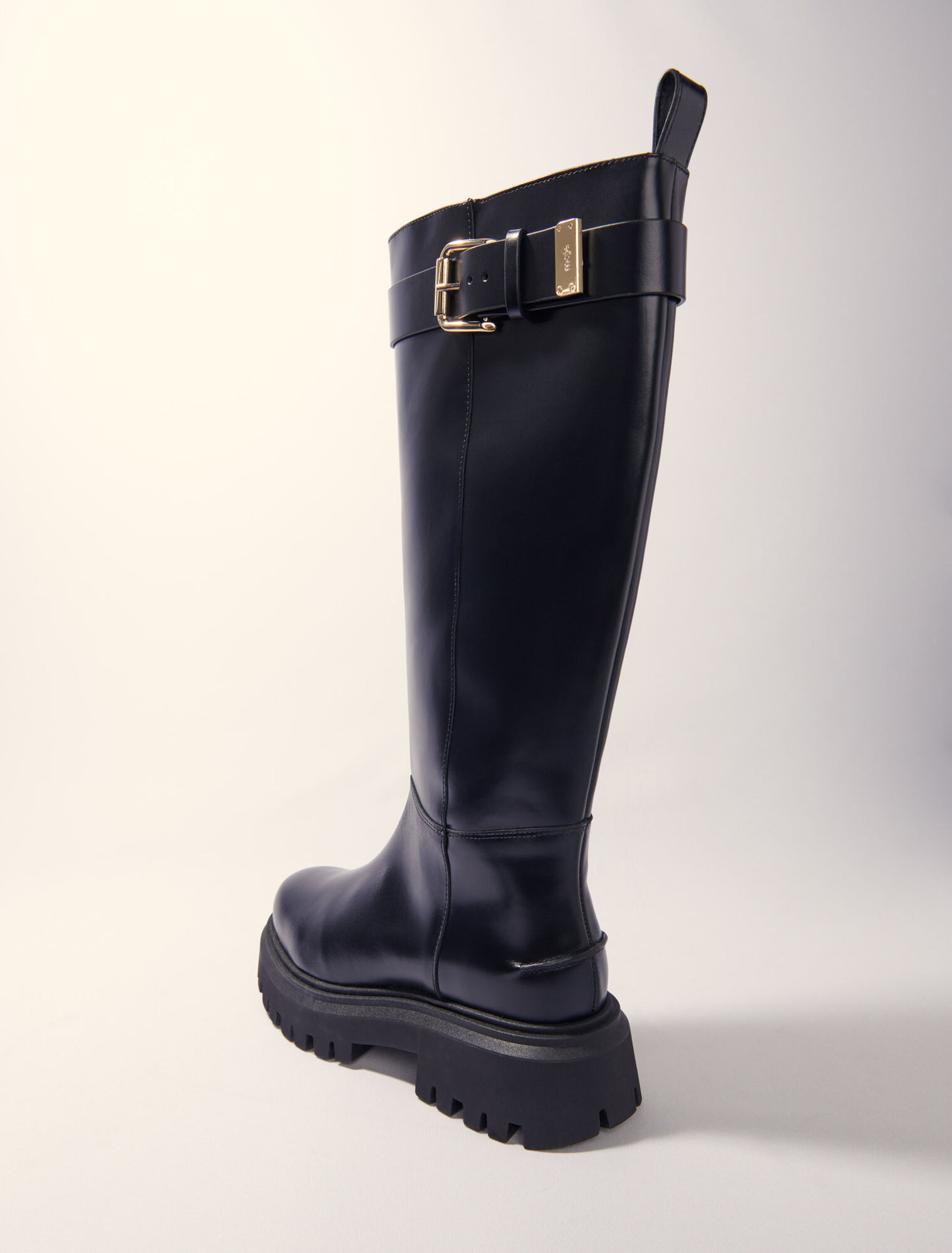 Botas de cuero con hebilla