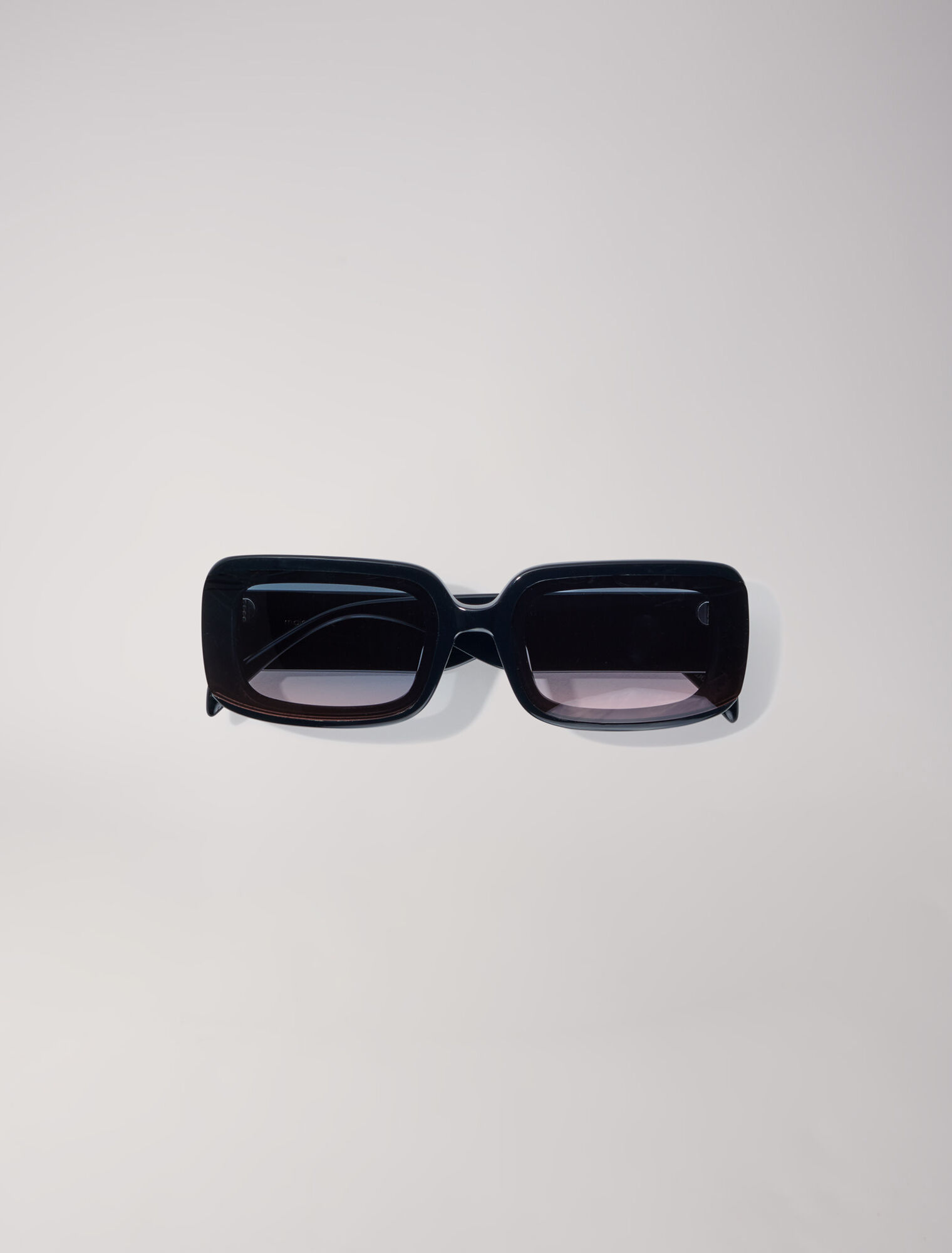 Gafas de acetato y lentes ahumadas