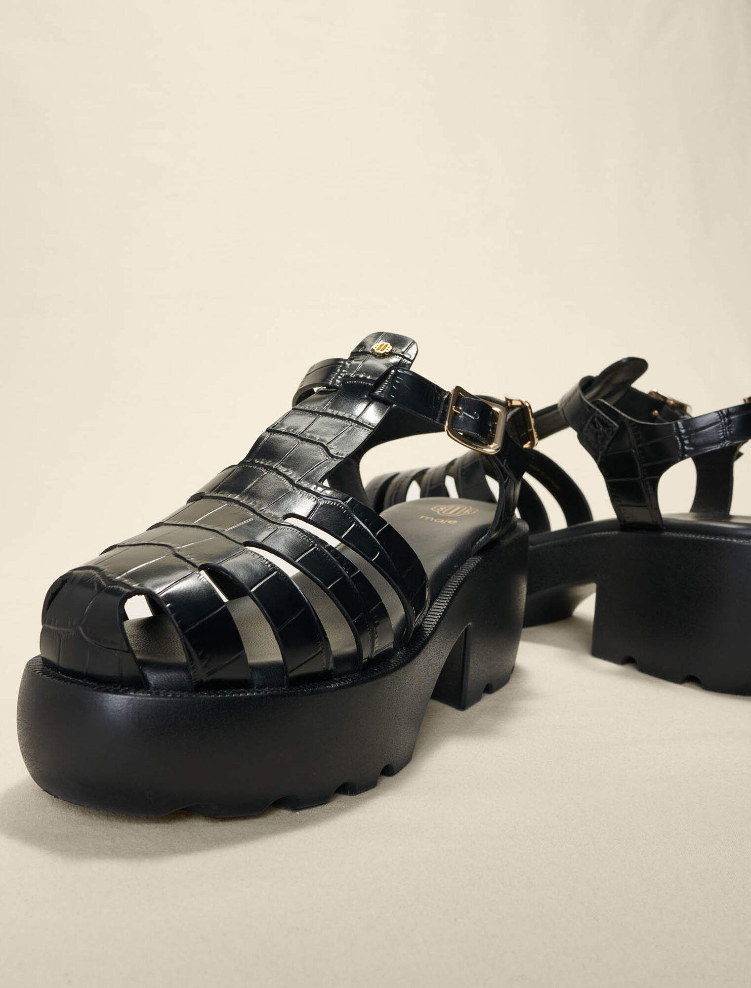 Sandalias de suela dentada en piel