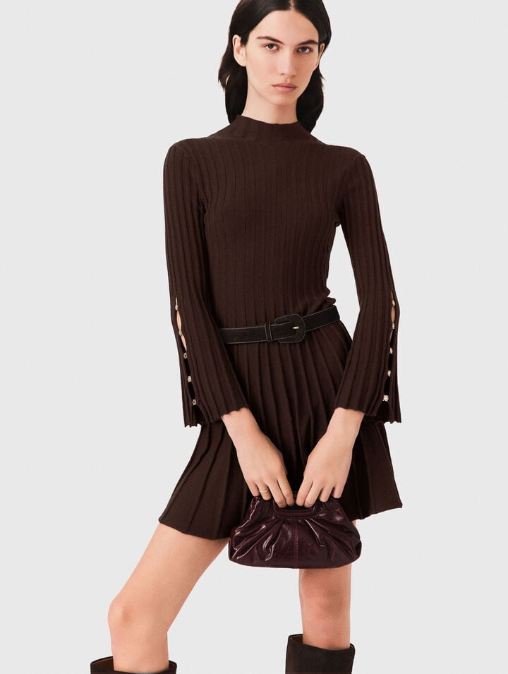 Vestido corto patinador con cuello alto