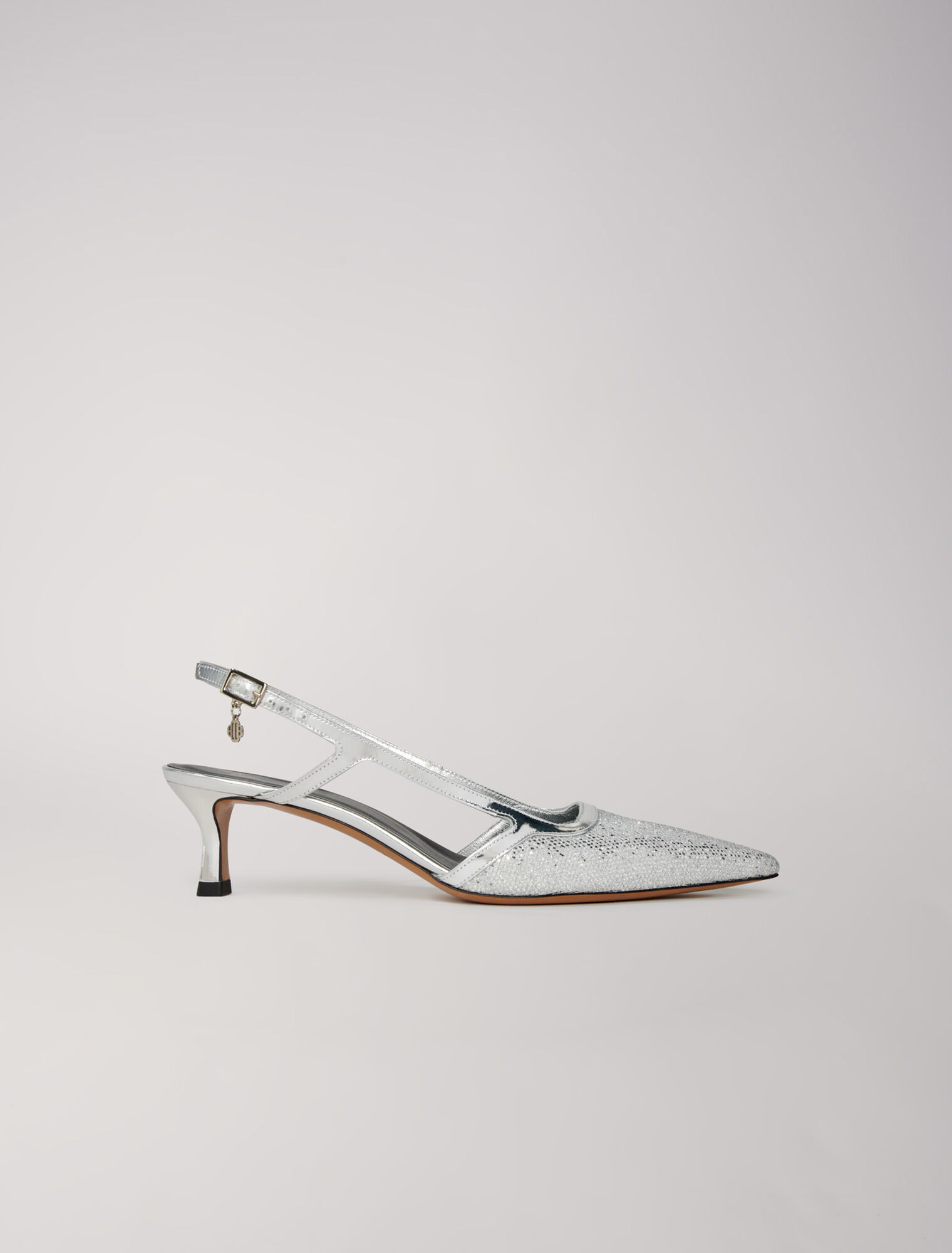 Zapatos de salón plateados