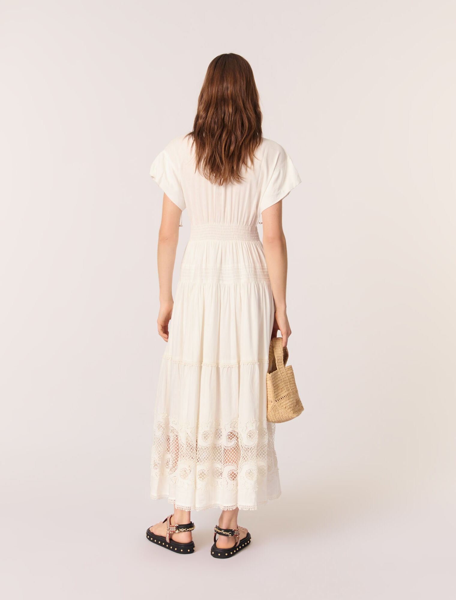 Vestido largo bordado con volantes