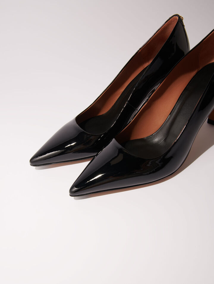 Tacones de punta fina de cuero