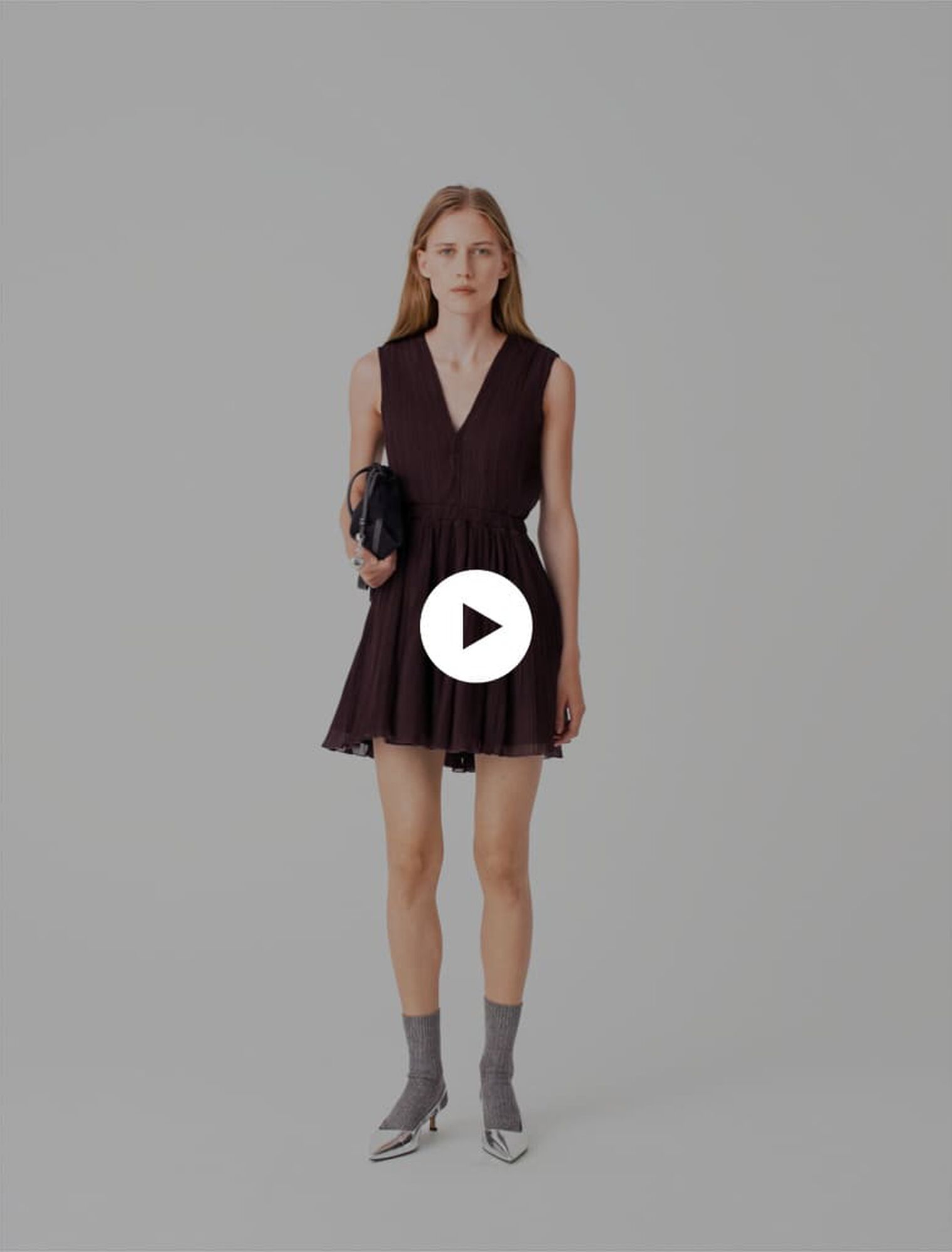 Vestido skater corto plisado