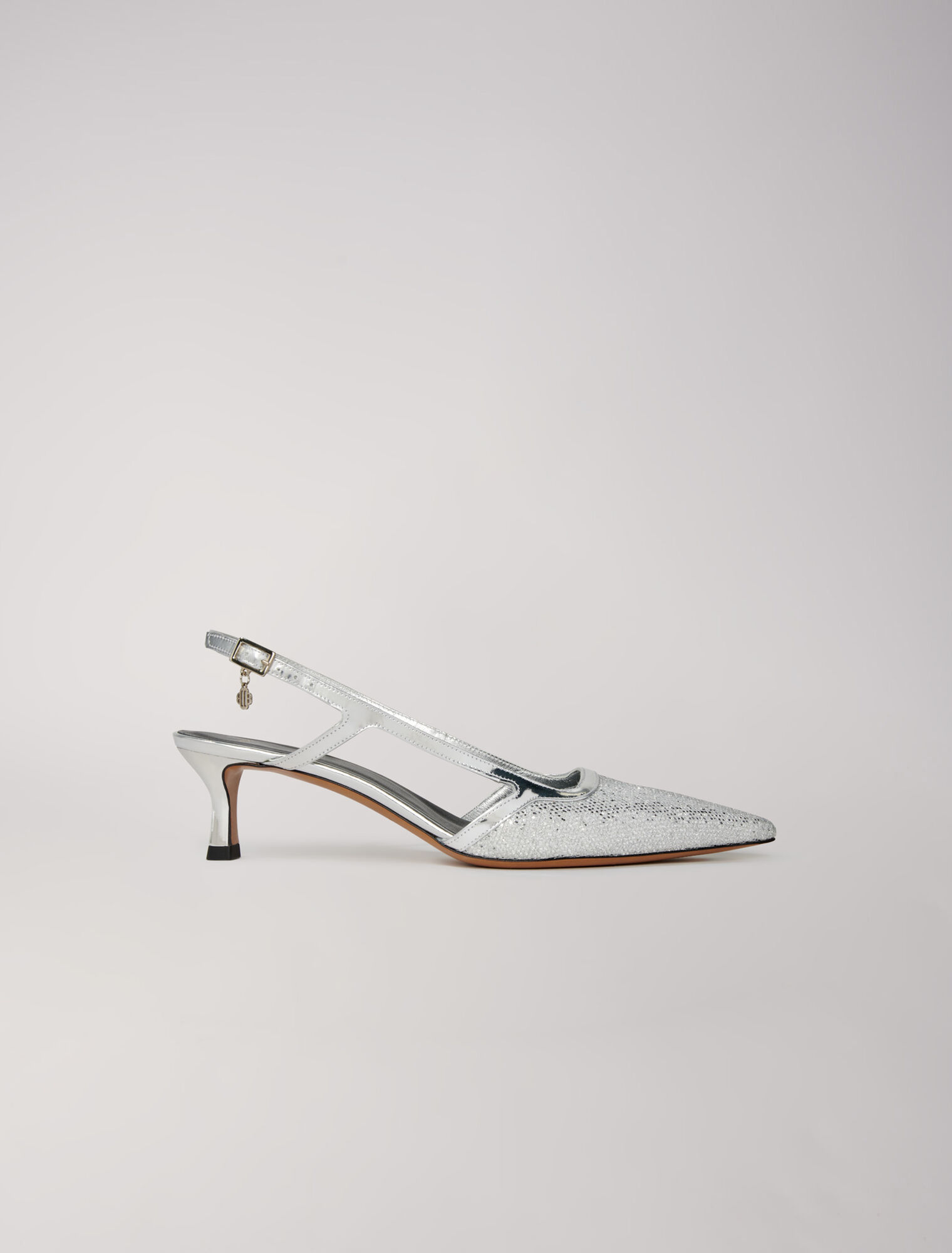 Zapatos de salón plateados