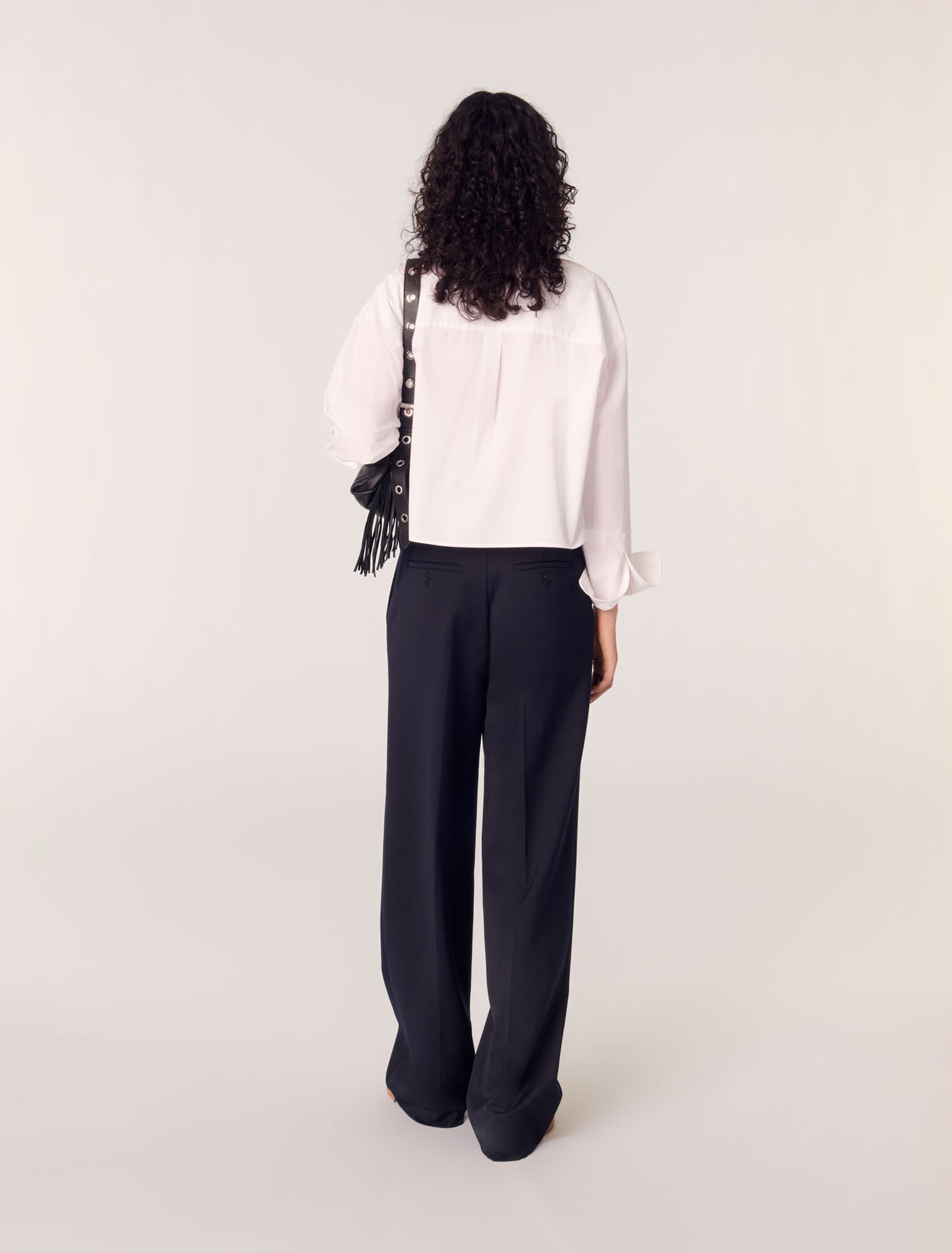 Camisa corta con cuello bordado