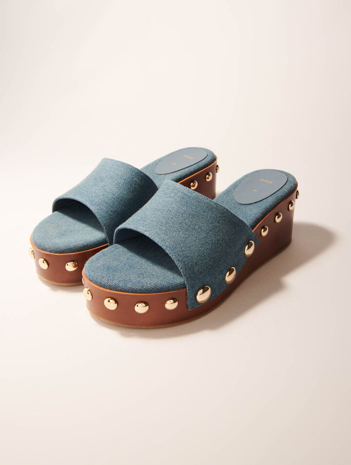 Mules denim de cuña con tachuelas