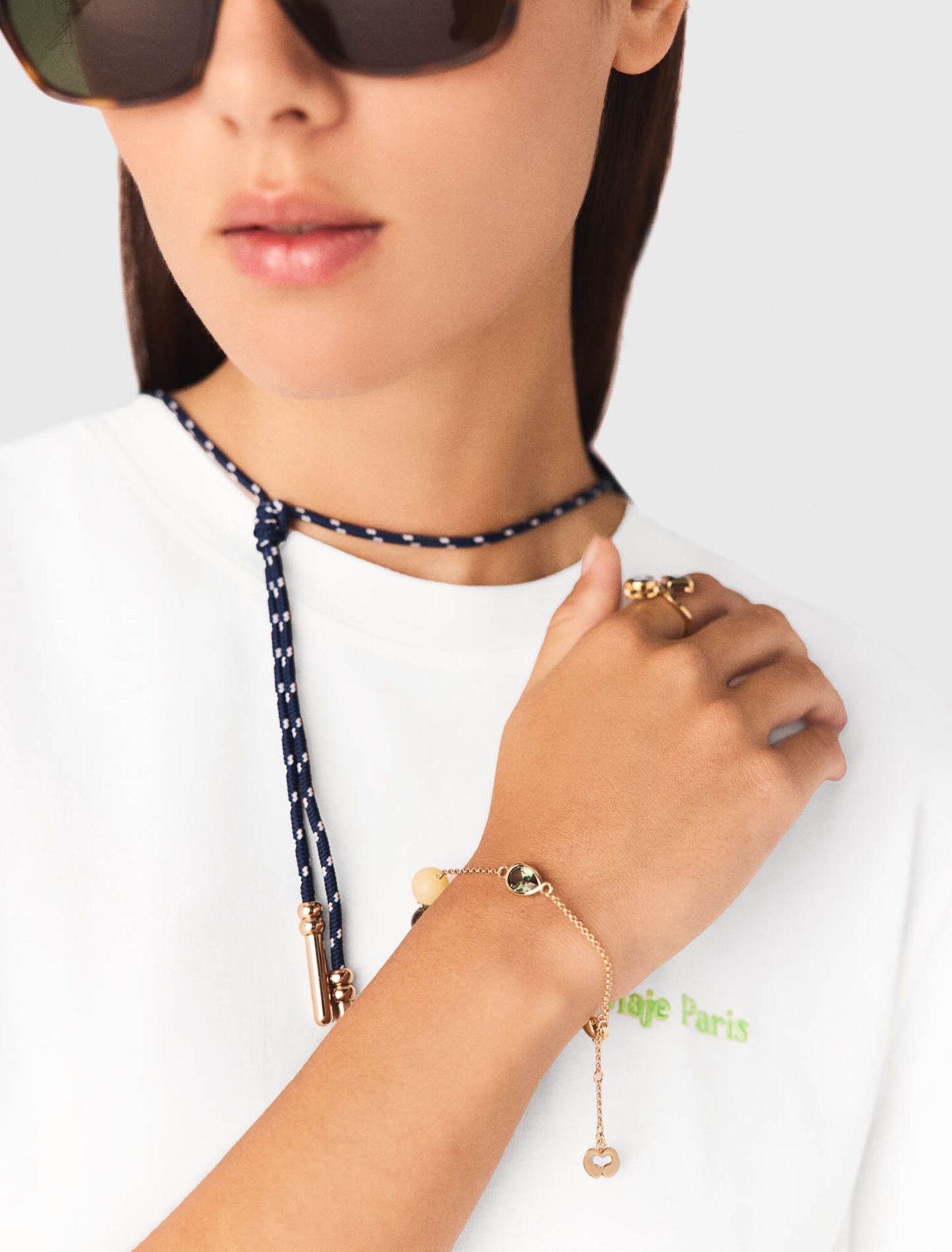 Pulsera con perlas y pedrer&iacute;a.