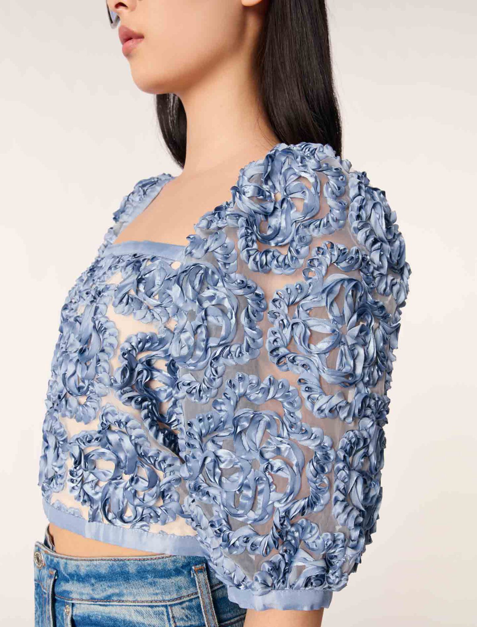 Top de organza con motivo floral