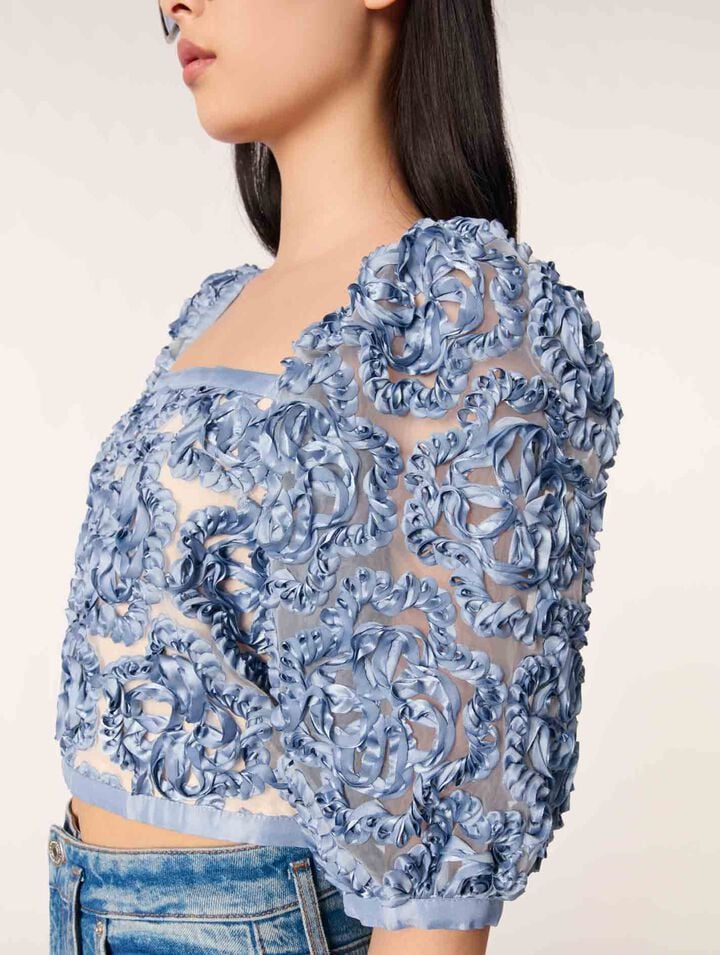 Top de organza con motivo floral