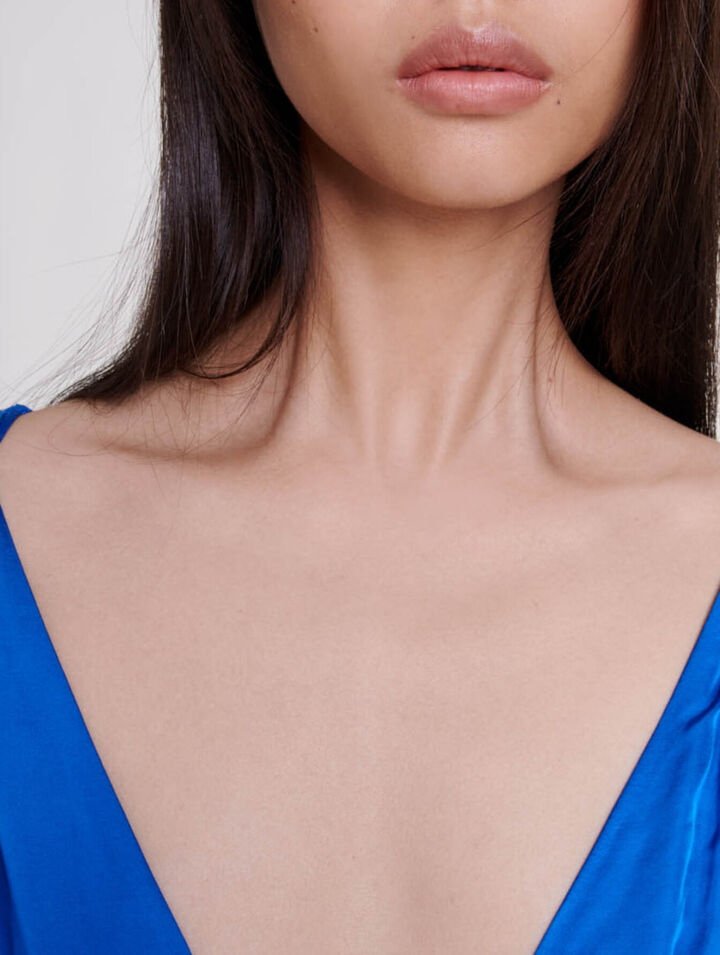 Vestido satinado calado