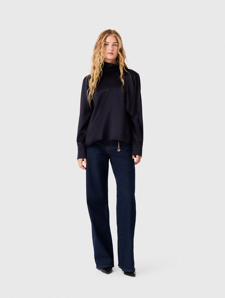 Top de raso con cuello alto