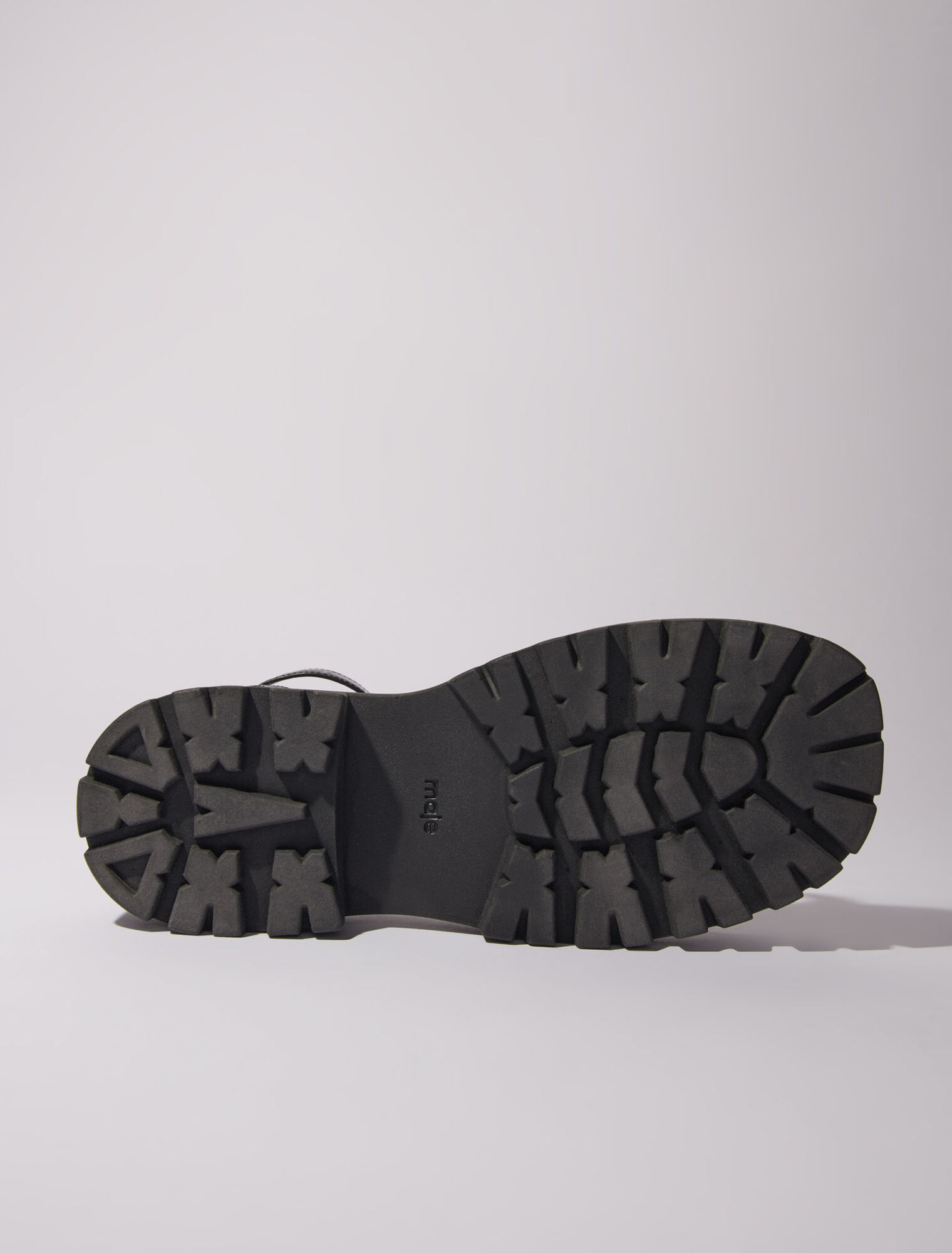 Sandalias planas dentadas