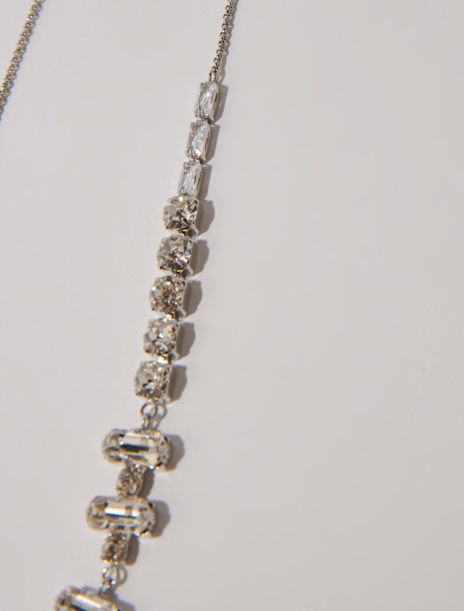 Collar gargantilla de strass plateado