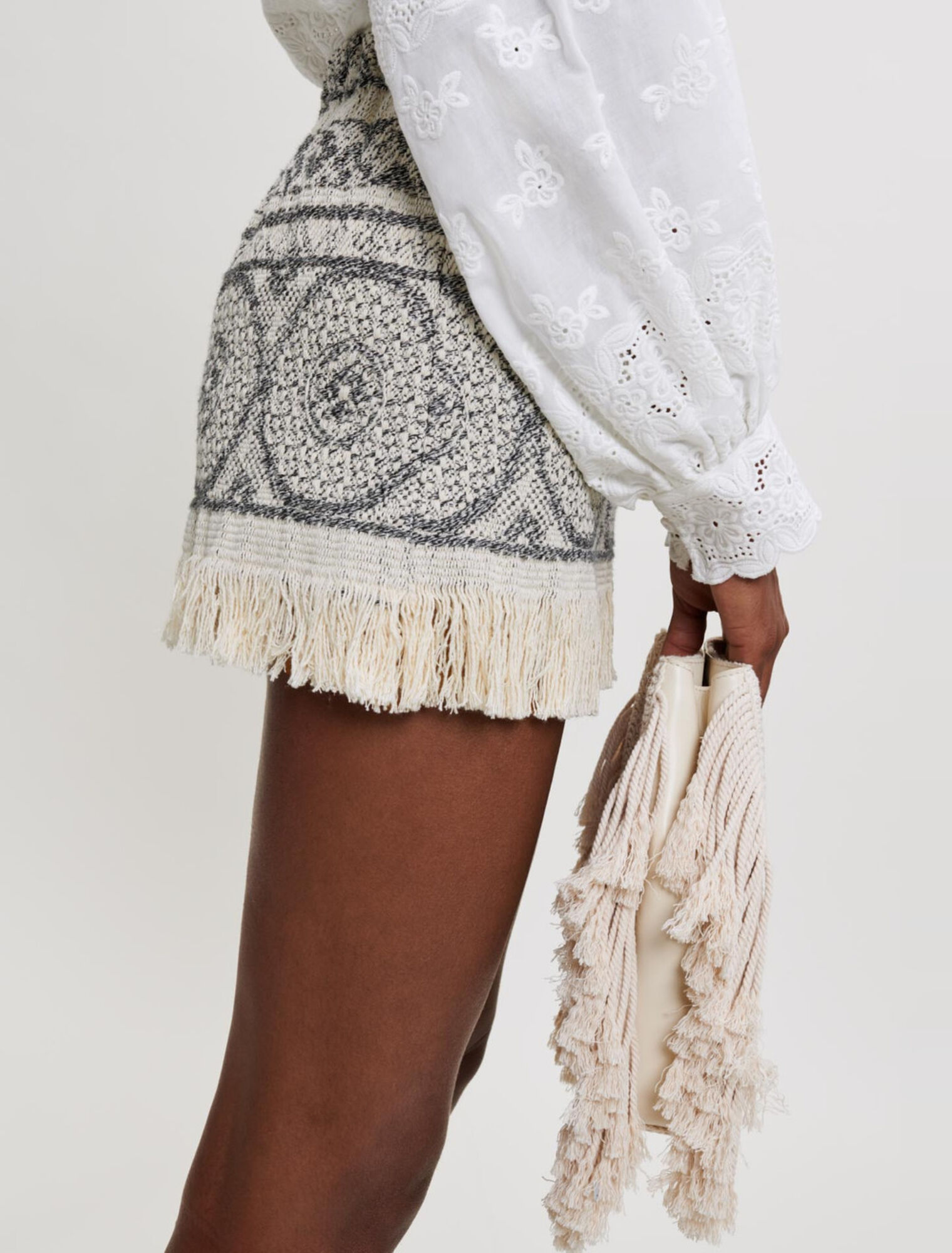 Falda corta con flecos de jacquard